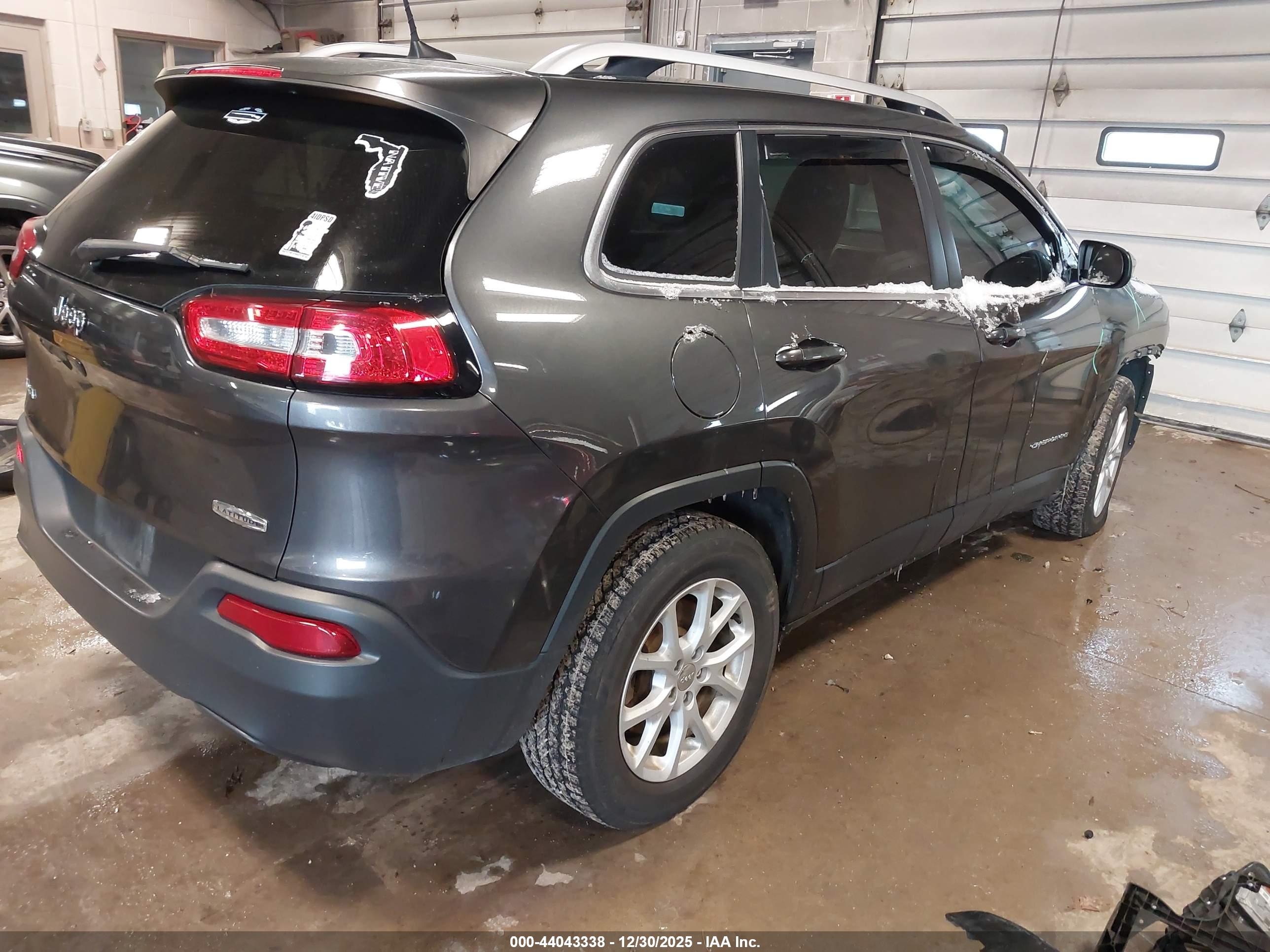 JEEP CHEROKEE image 4