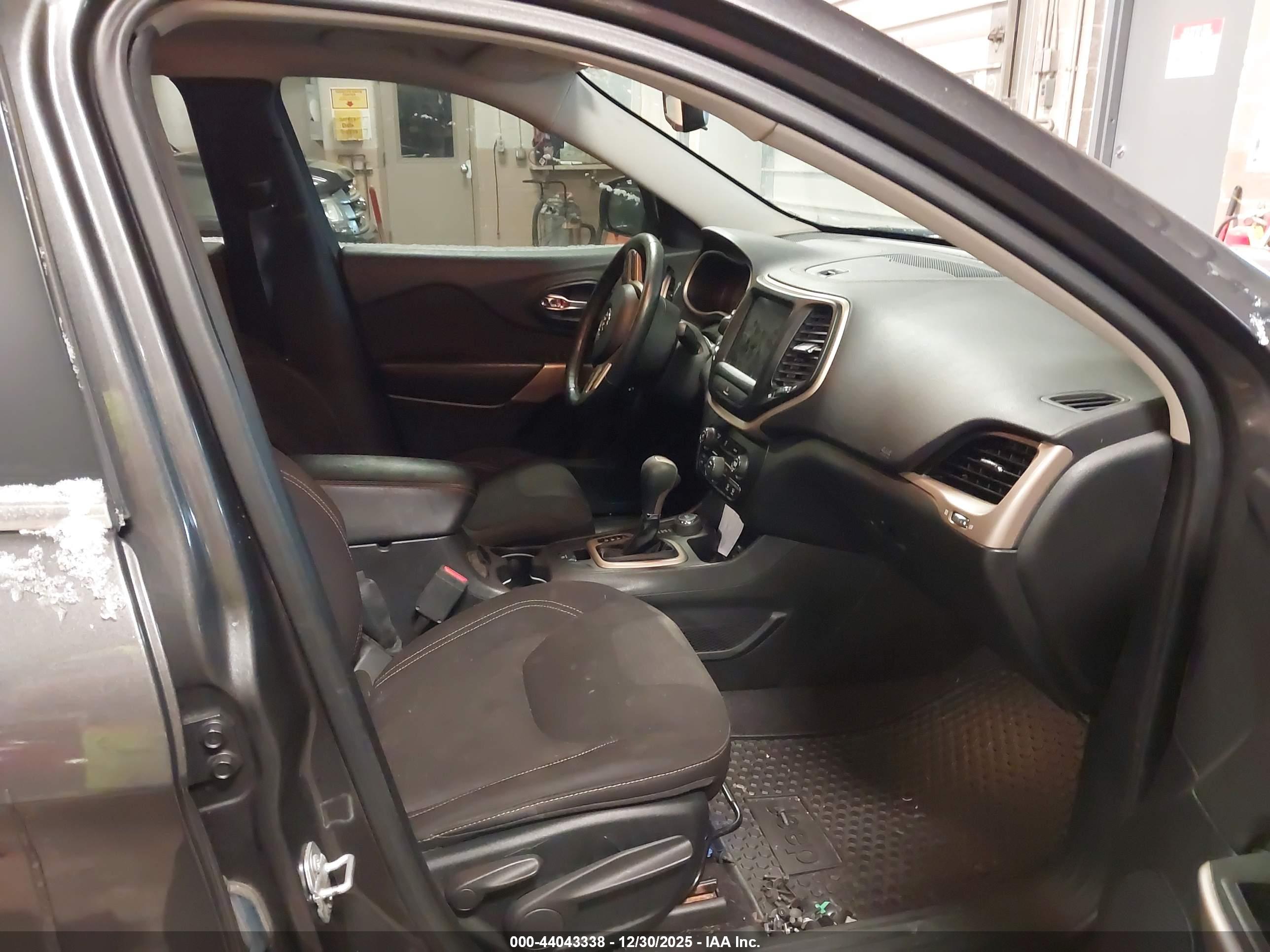 JEEP CHEROKEE image 5