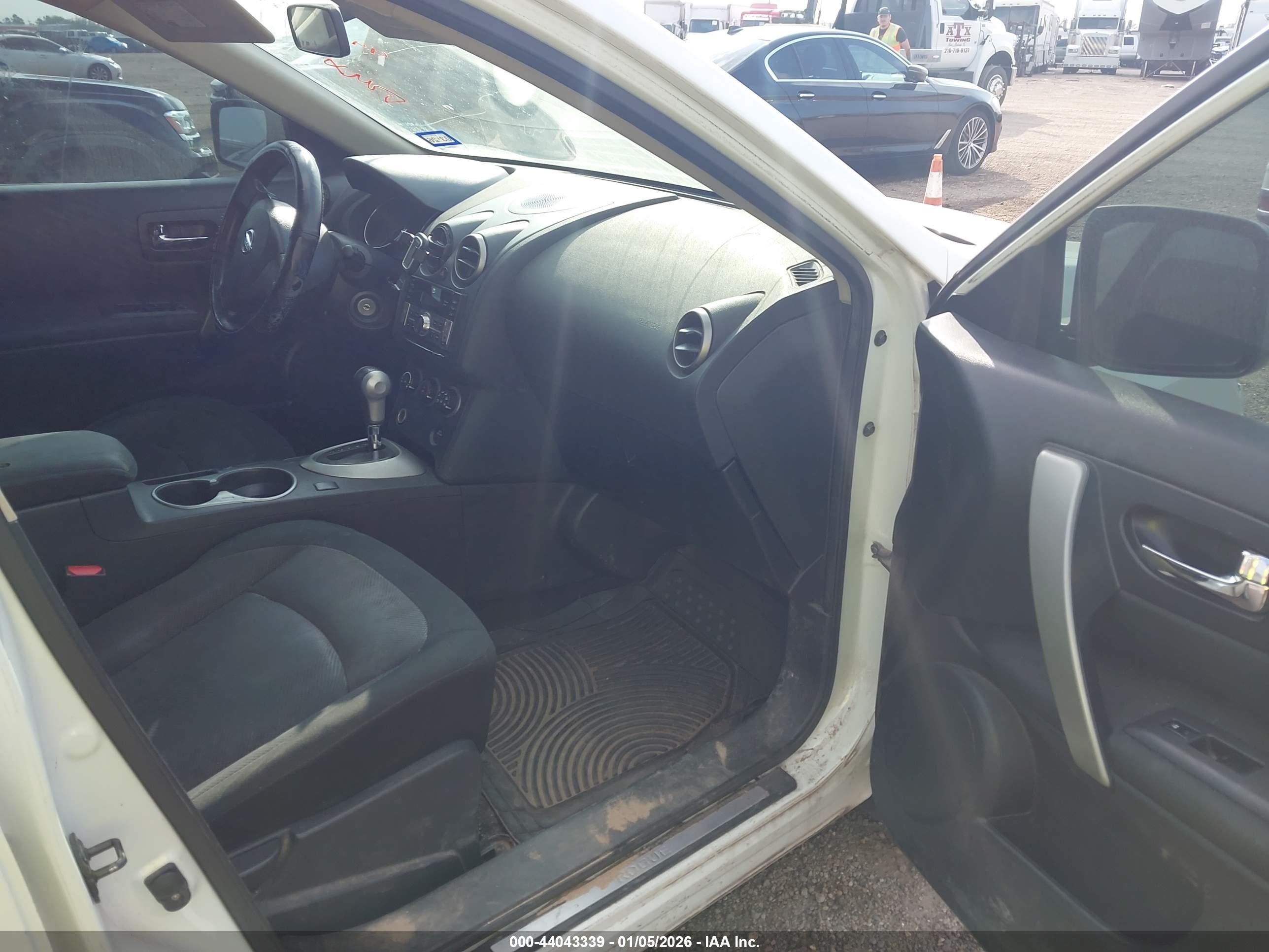 NISSAN ROGUE image 5