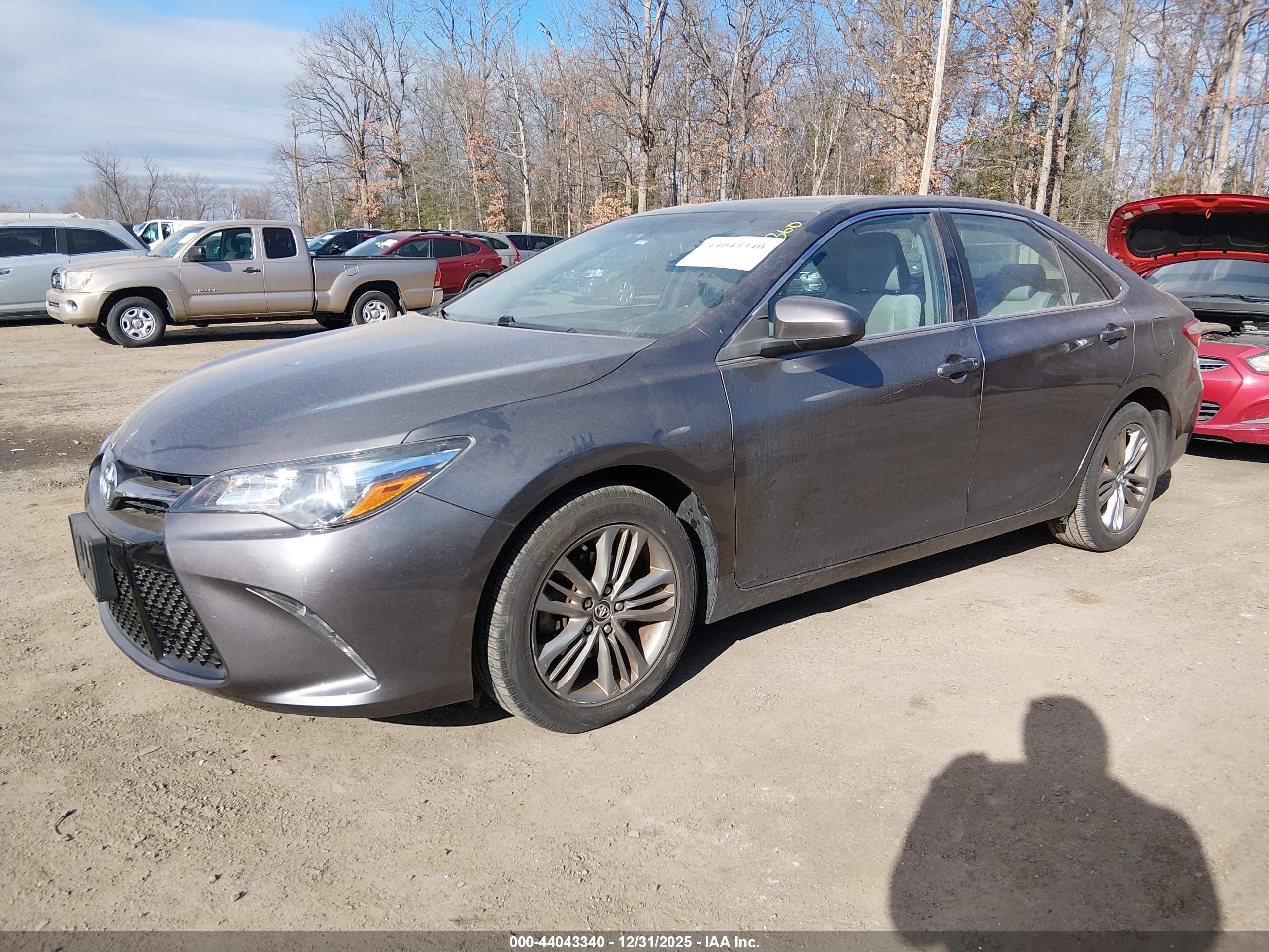 TOYOTA CAMRY image 2