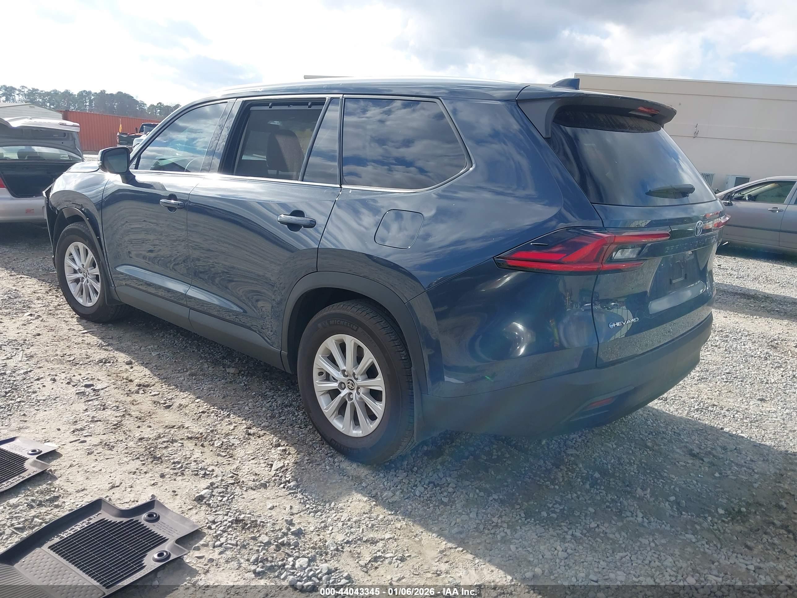 TOYOTA GRAND image 3