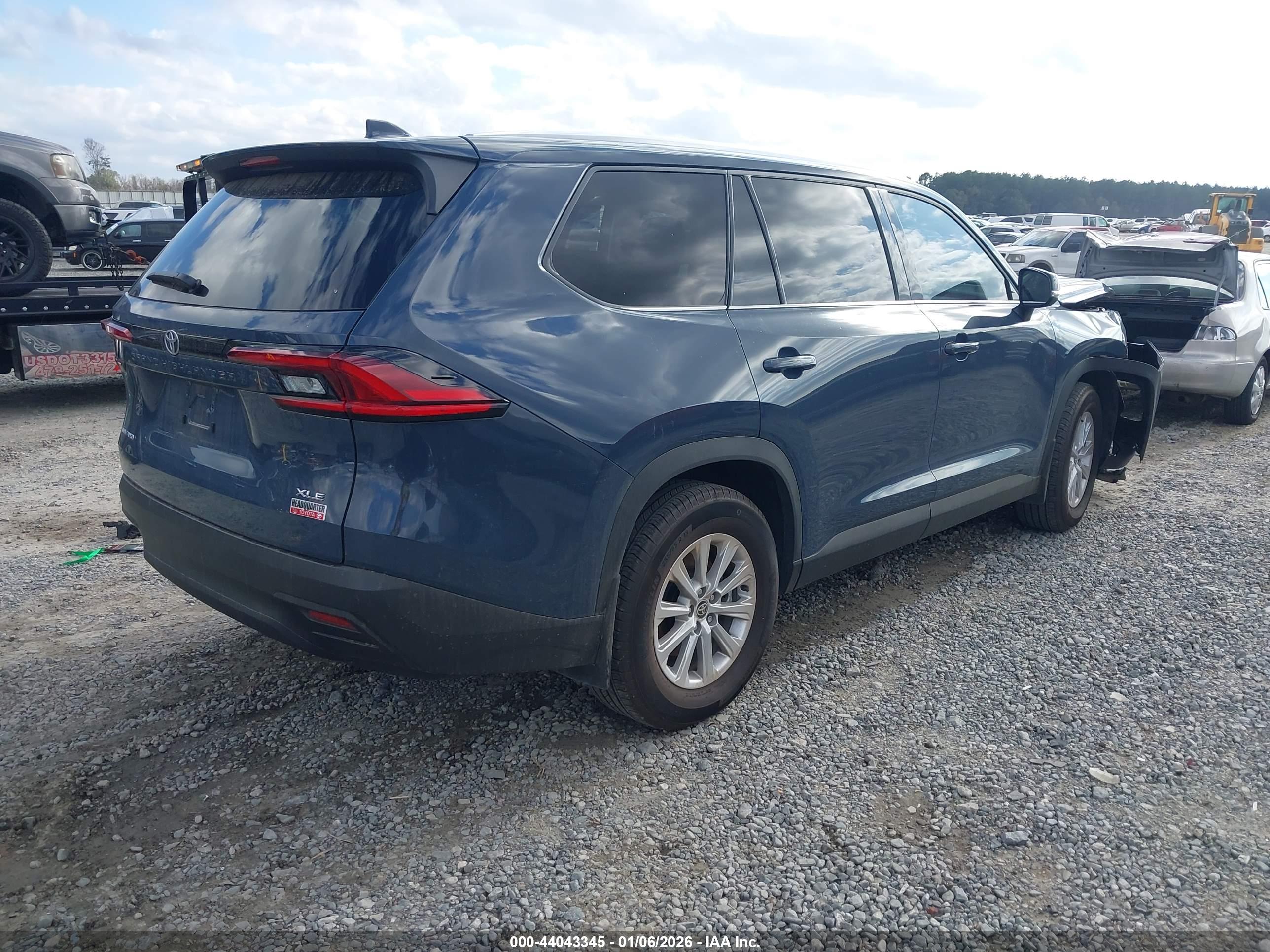 TOYOTA GRAND image 4