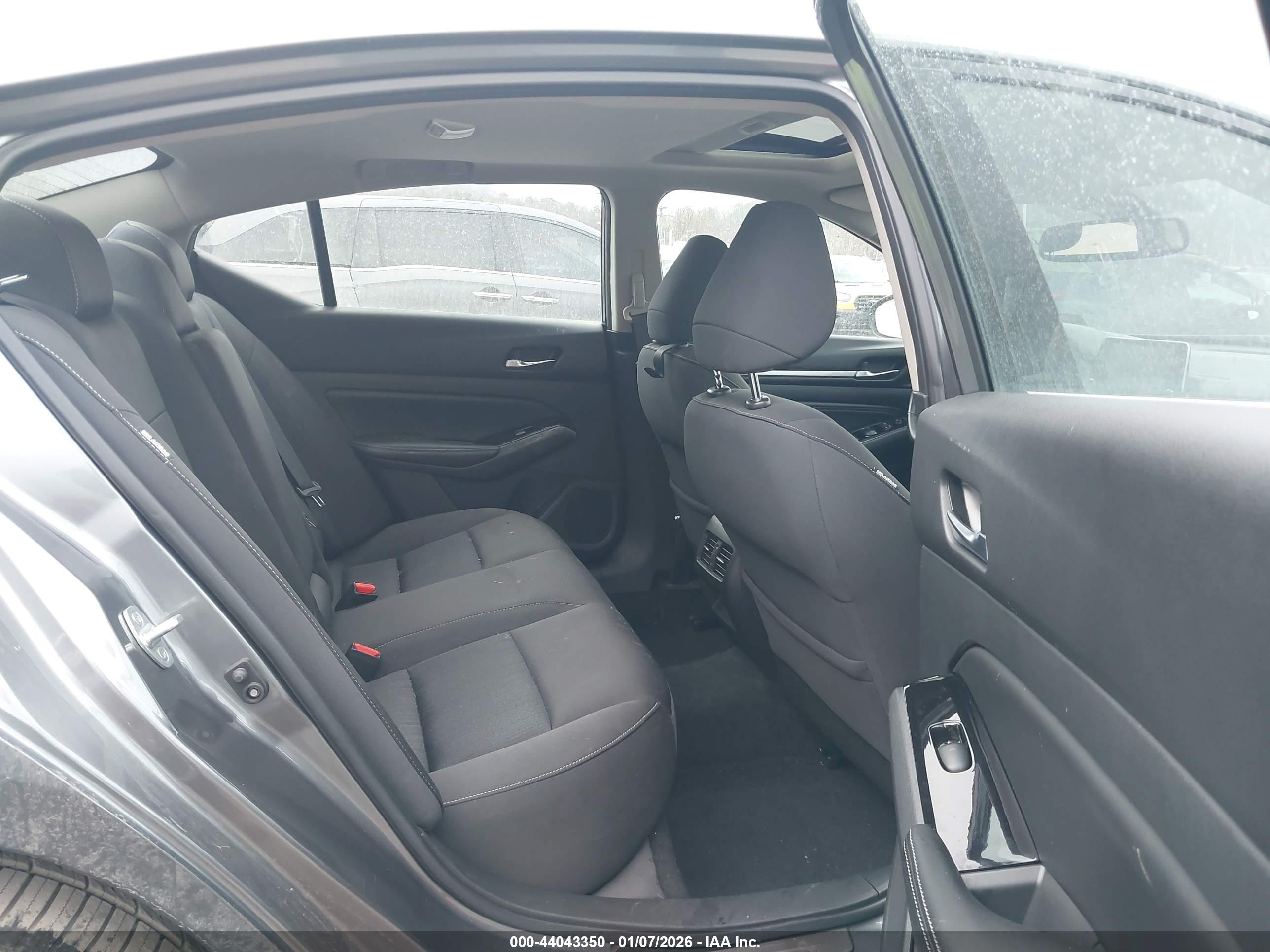 NISSAN ALTIMA image 8