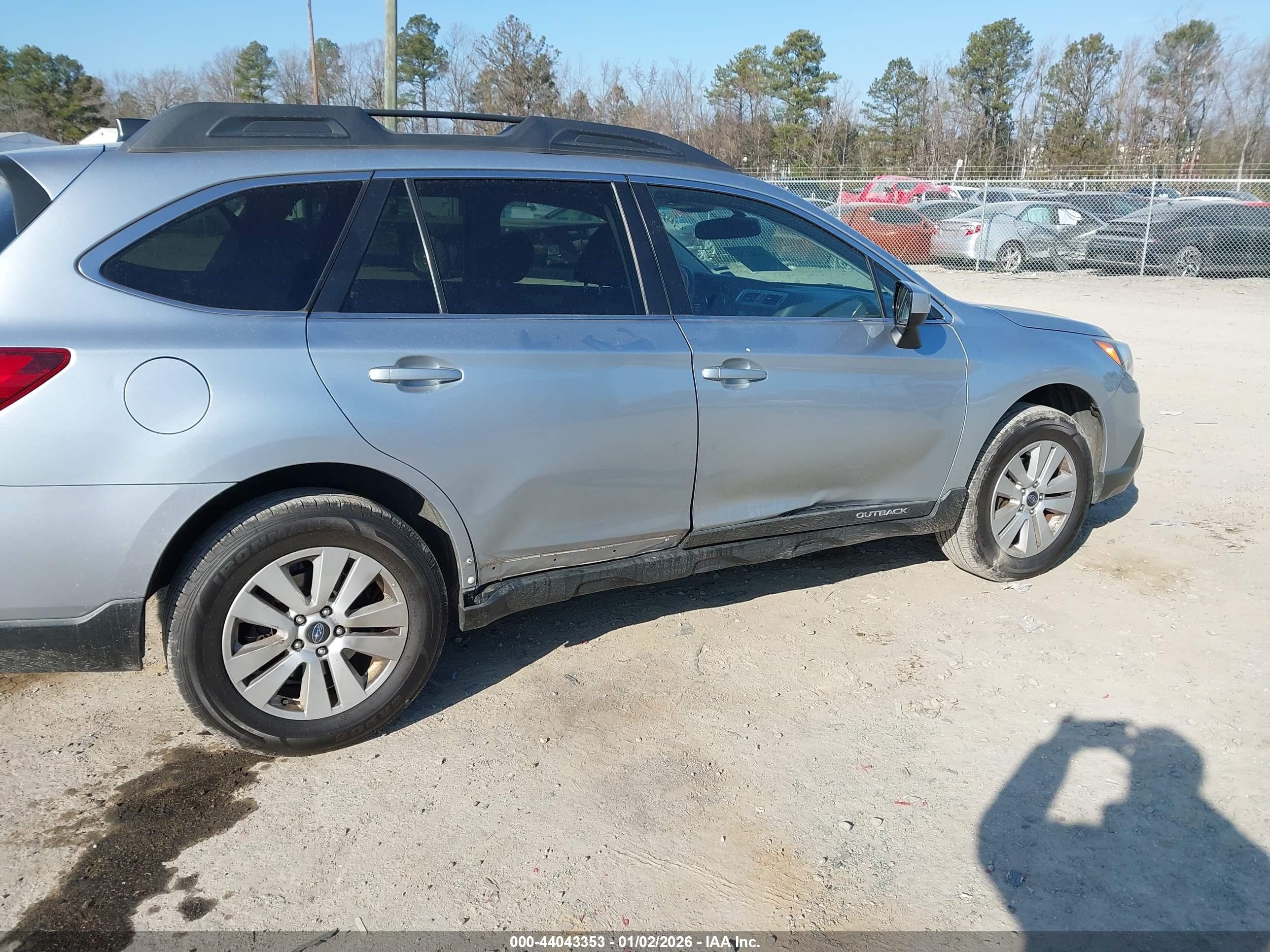 SUBARU OUTBACK image 6