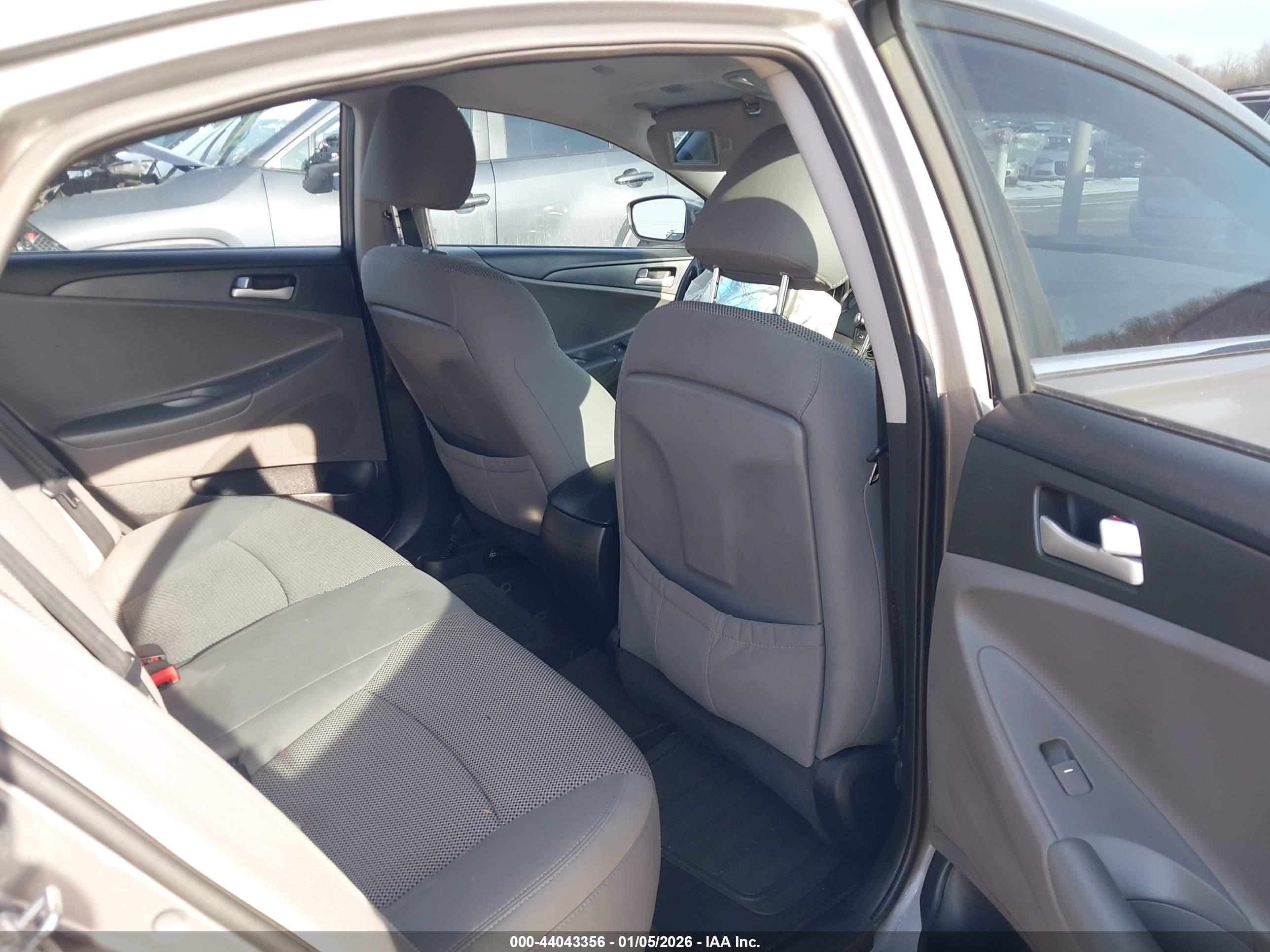 HYUNDAI SONATA image 8