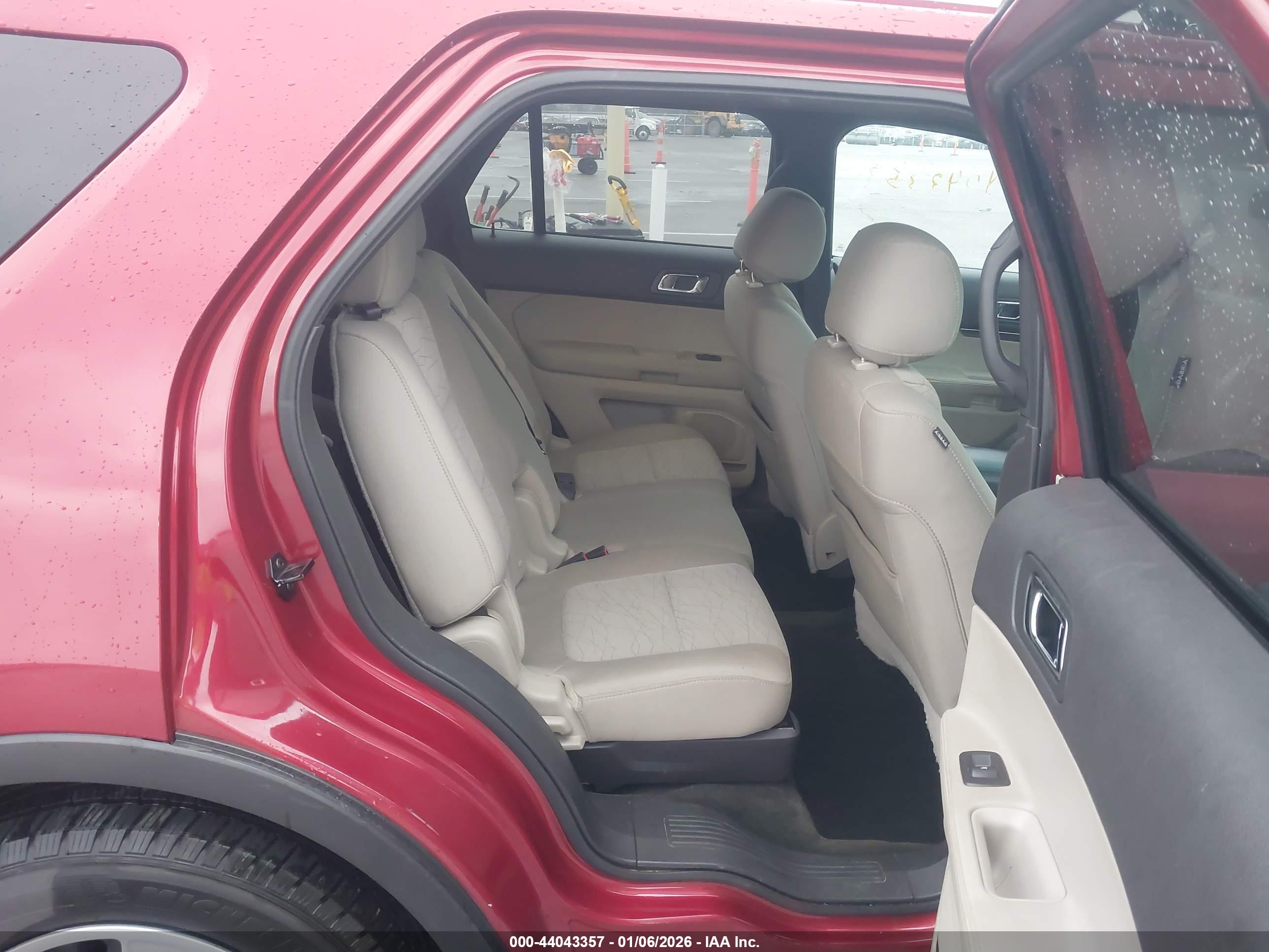 FORD EXPLORER image 8