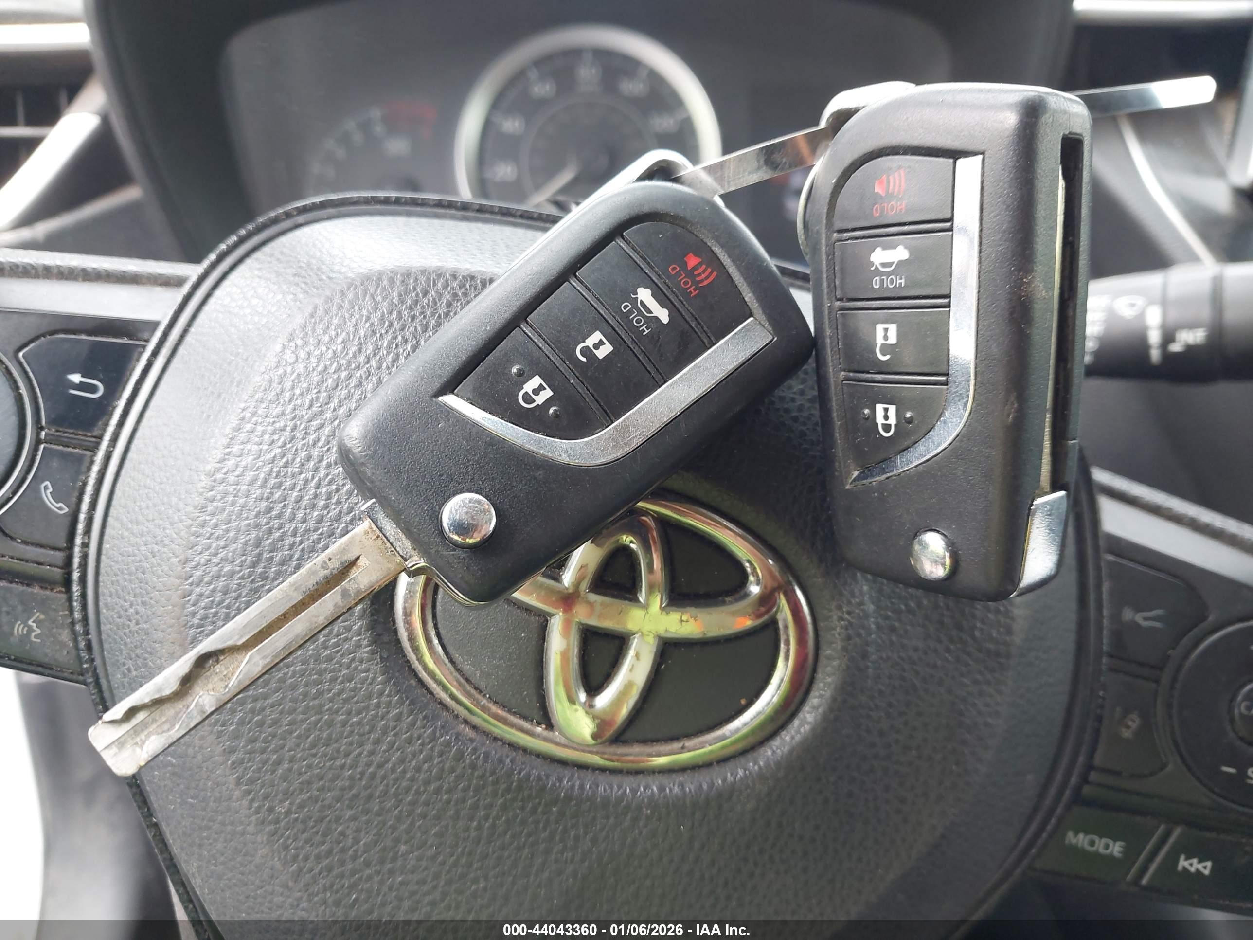 TOYOTA COROLLA image 11