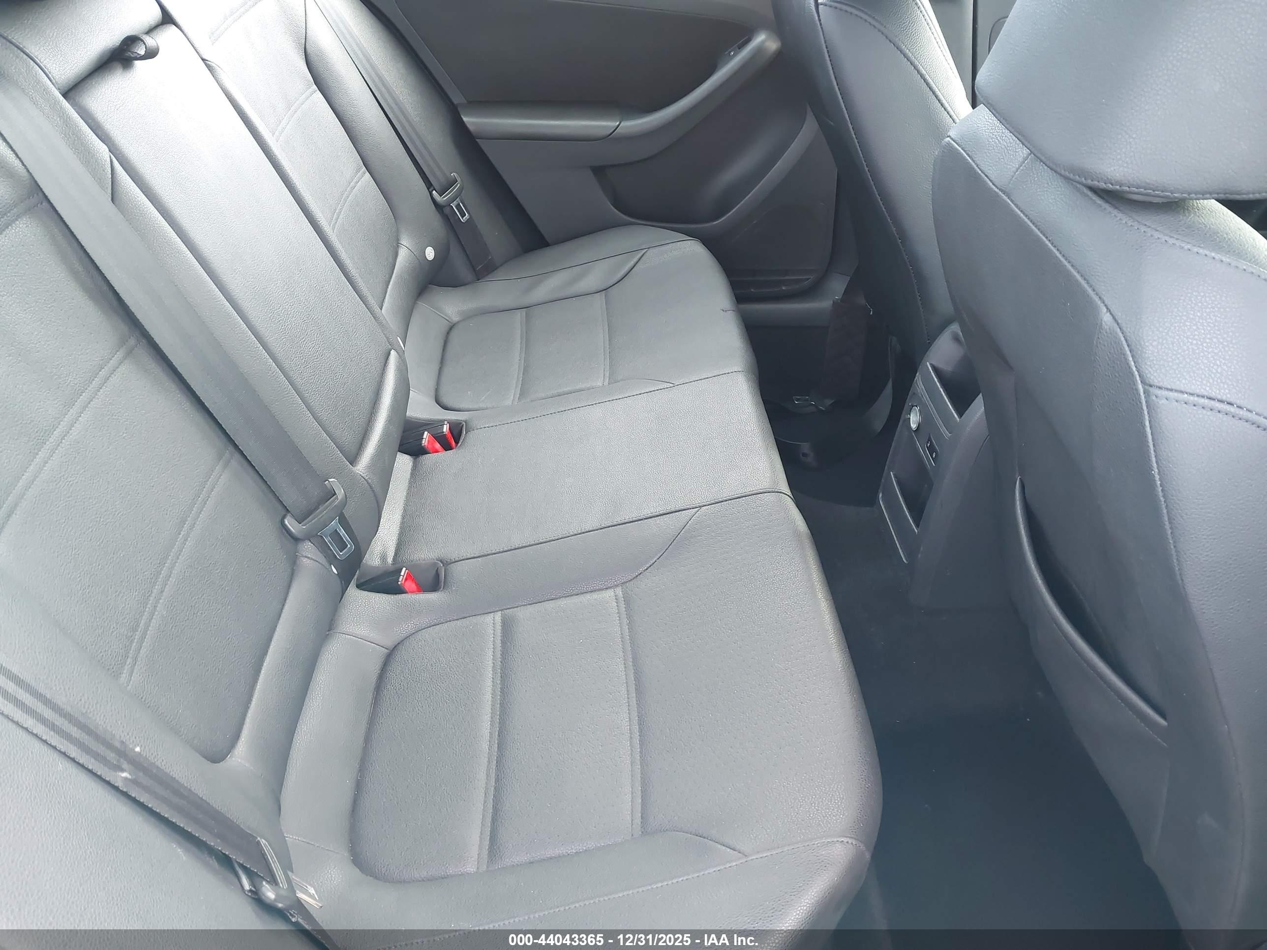 VOLKSWAGEN JETTA image 8