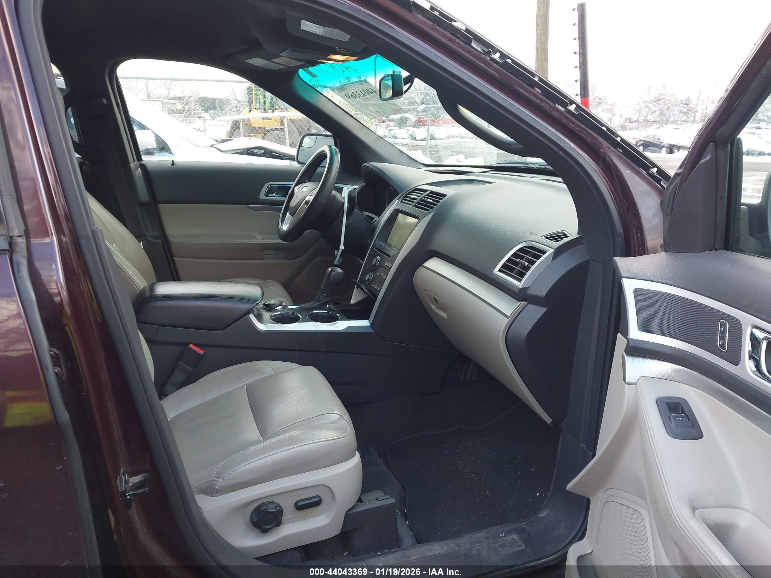 FORD EXPLORER image 5