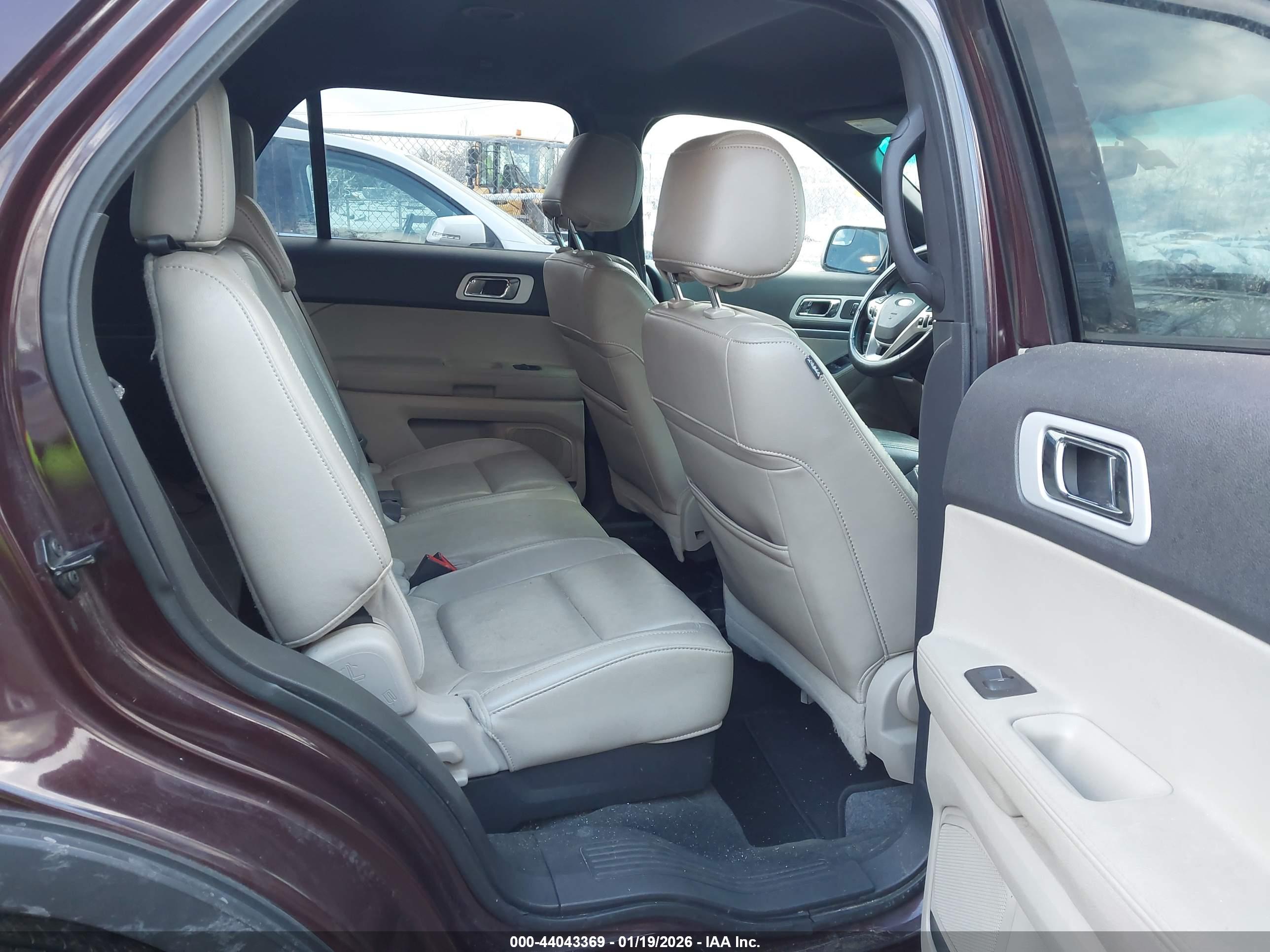 FORD EXPLORER image 8