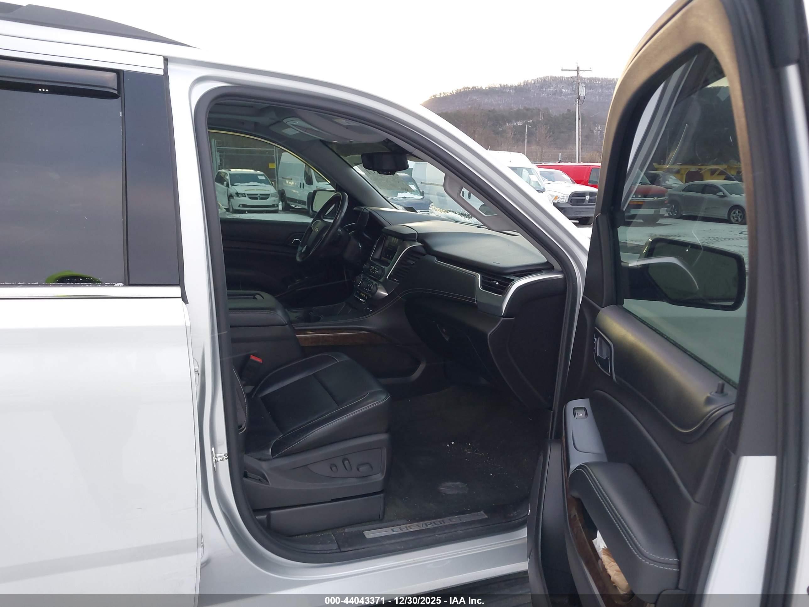 CHEVROLET TAHOE image 5