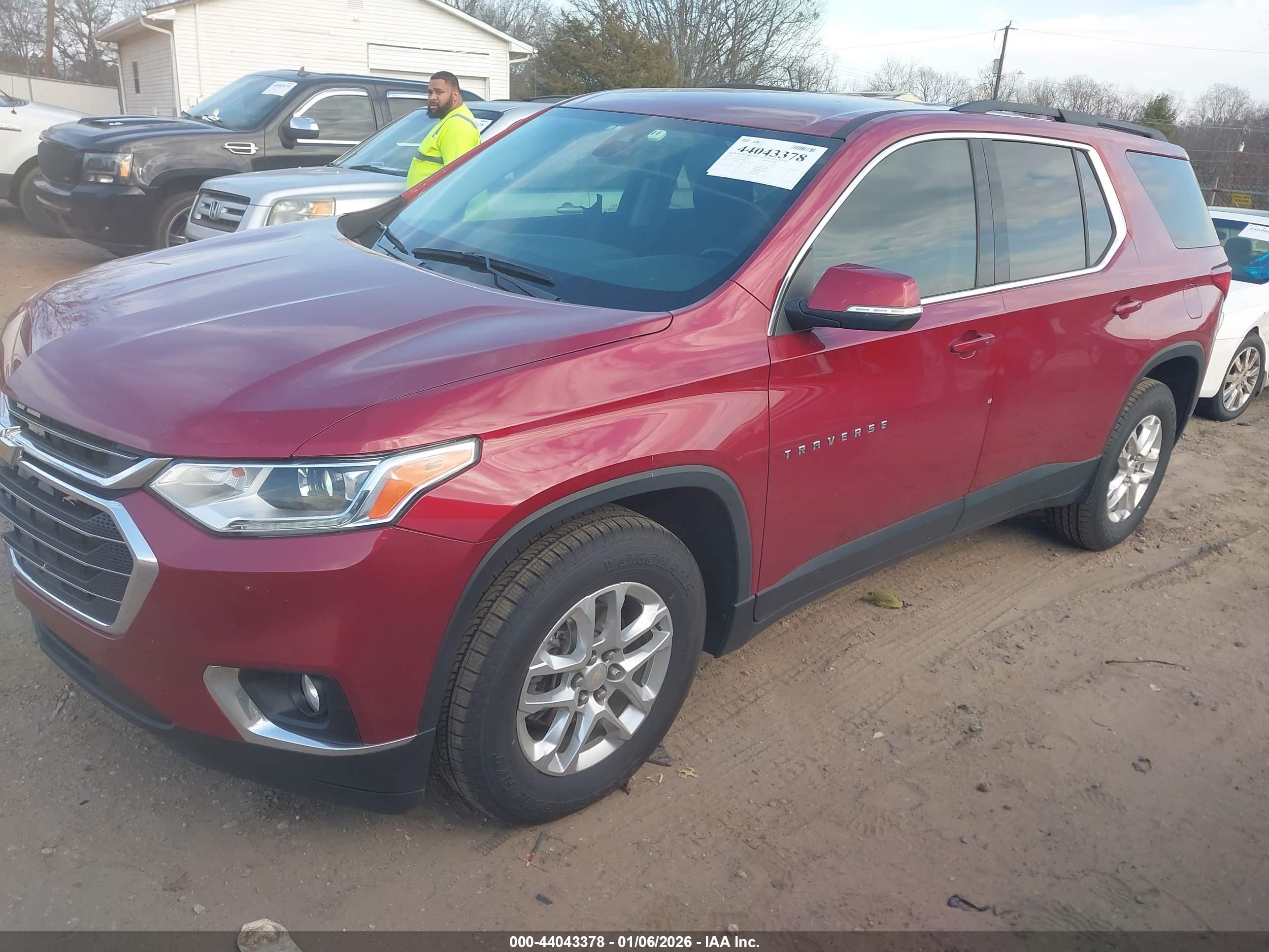 CHEVROLET TRAVERSE image 2