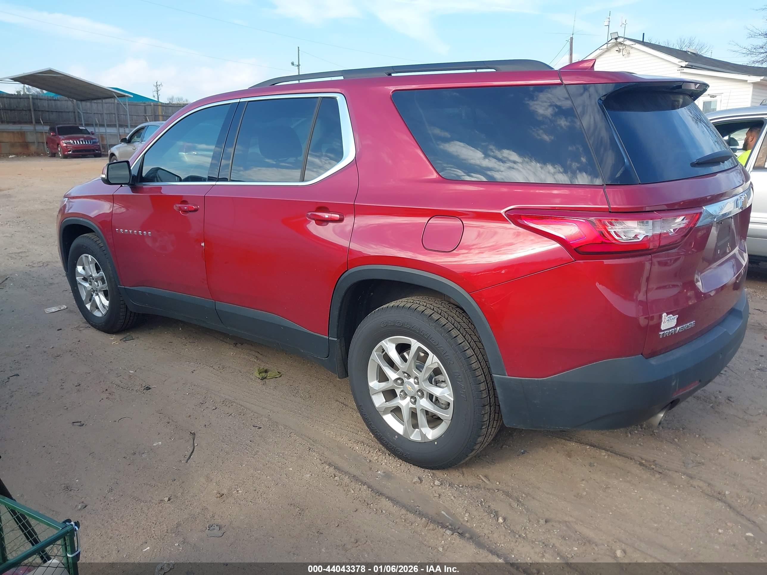 CHEVROLET TRAVERSE image 3