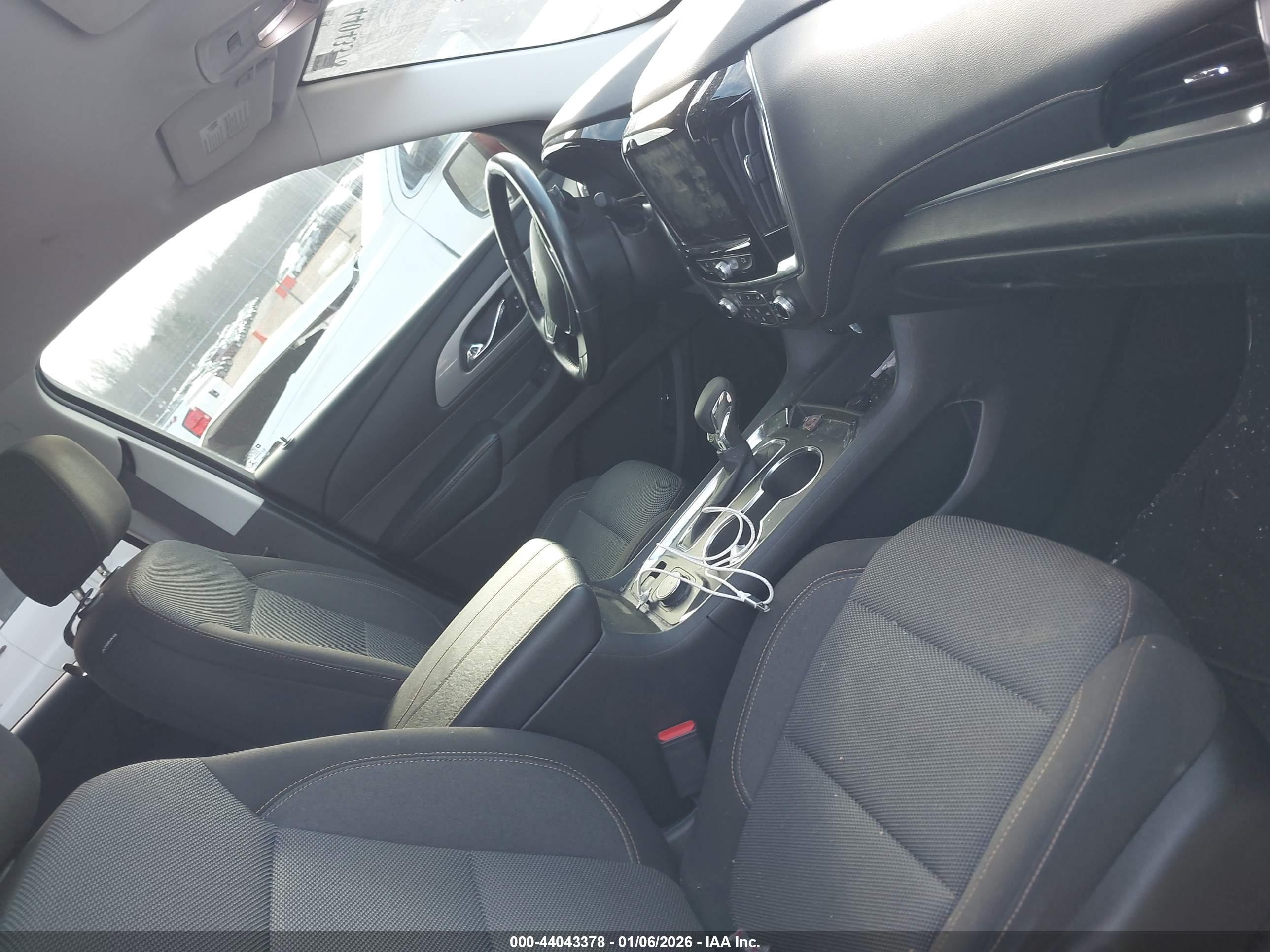 CHEVROLET TRAVERSE image 5