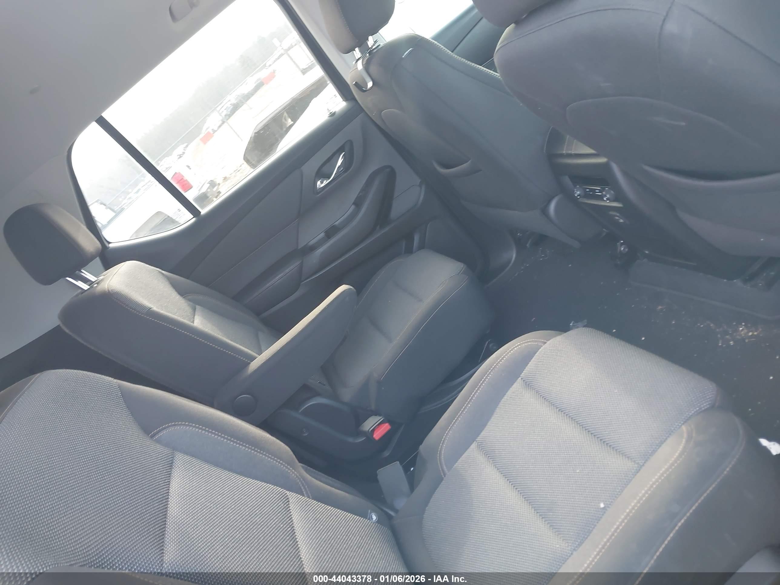 CHEVROLET TRAVERSE image 8