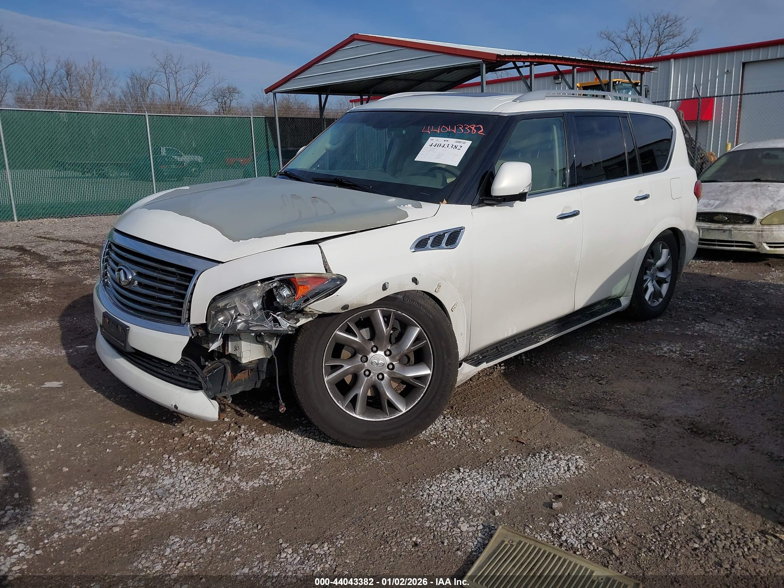 INFINITI QX56 image 2