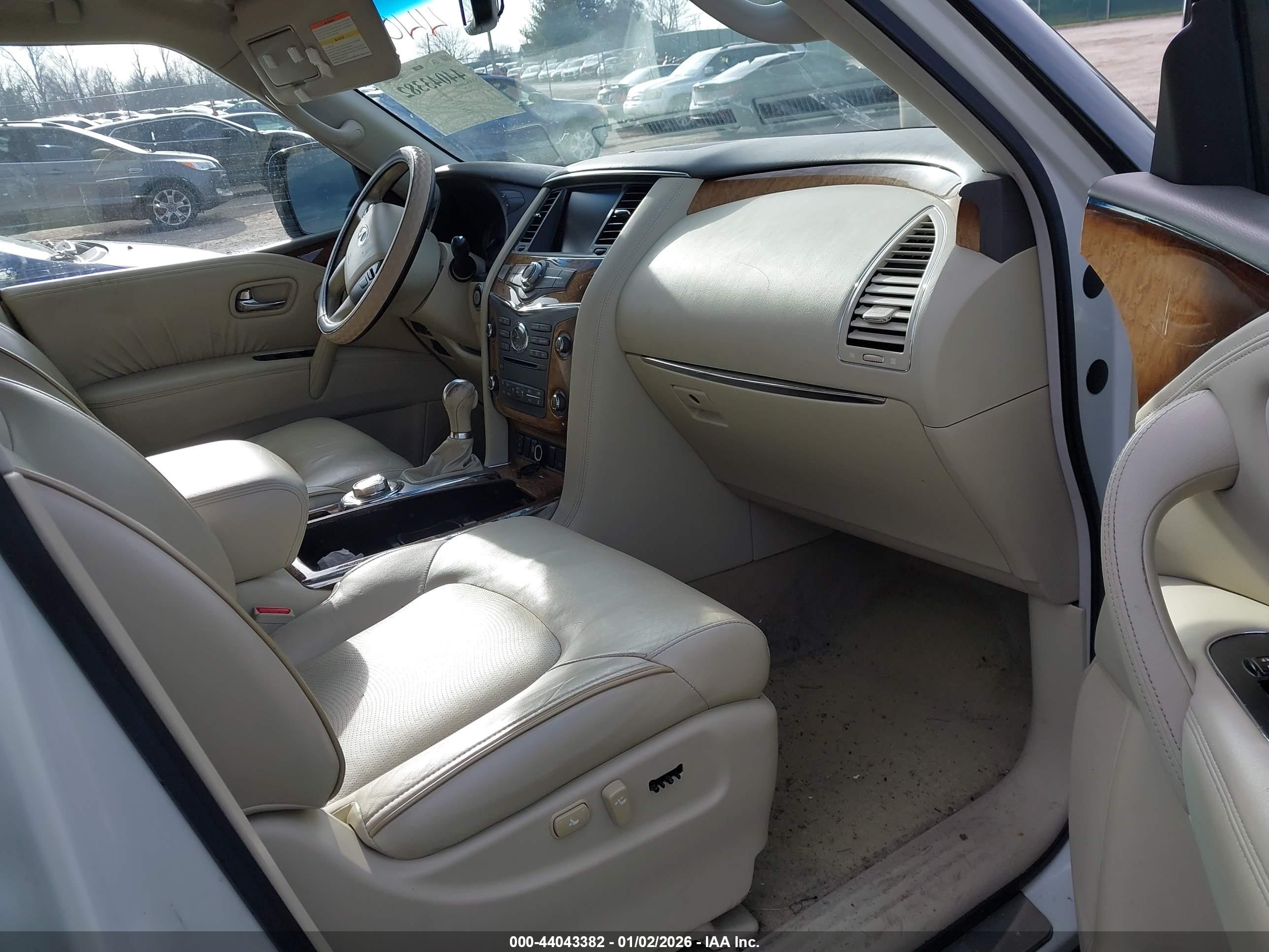 INFINITI QX56 image 5