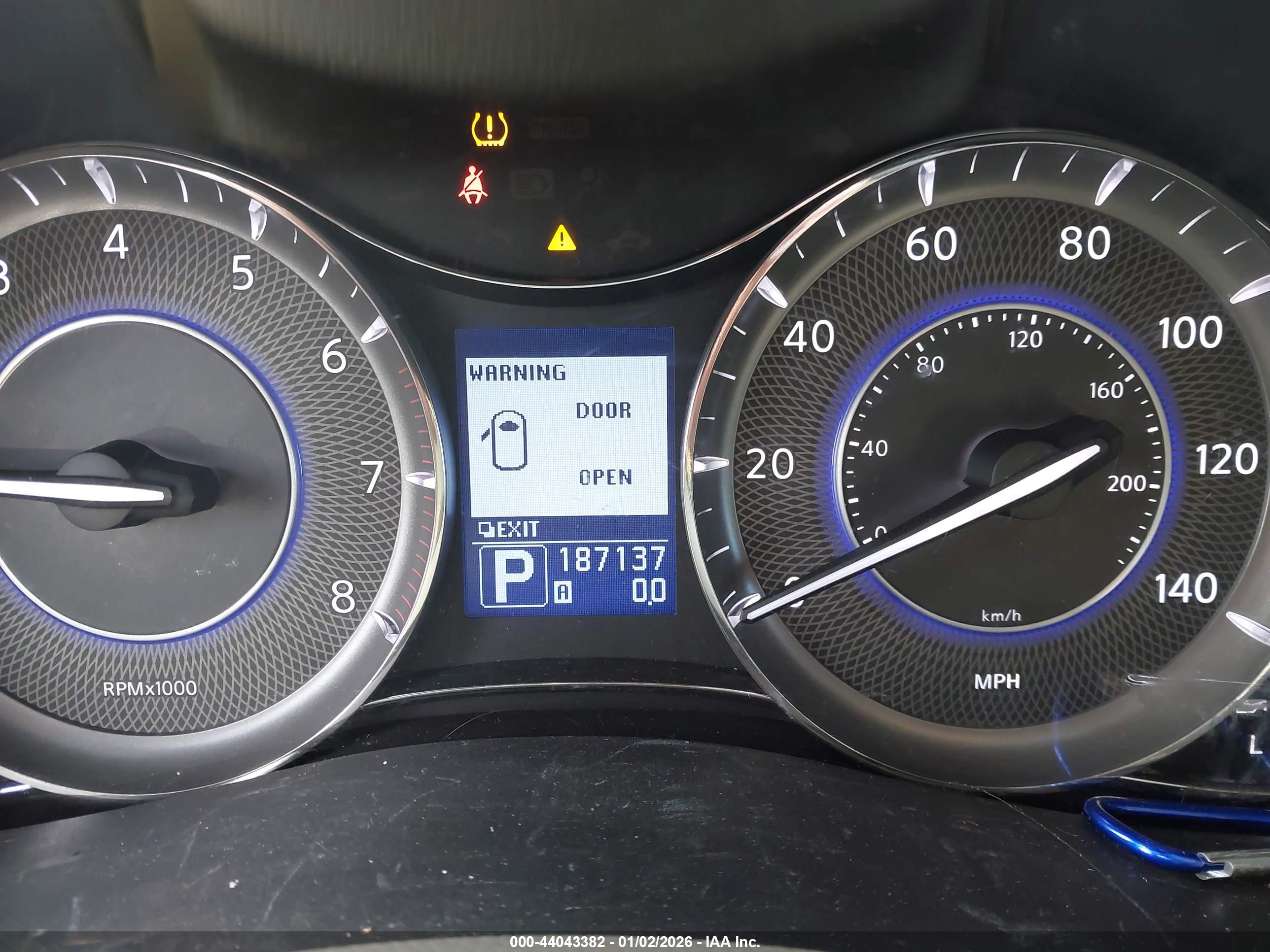 INFINITI QX56 image 7