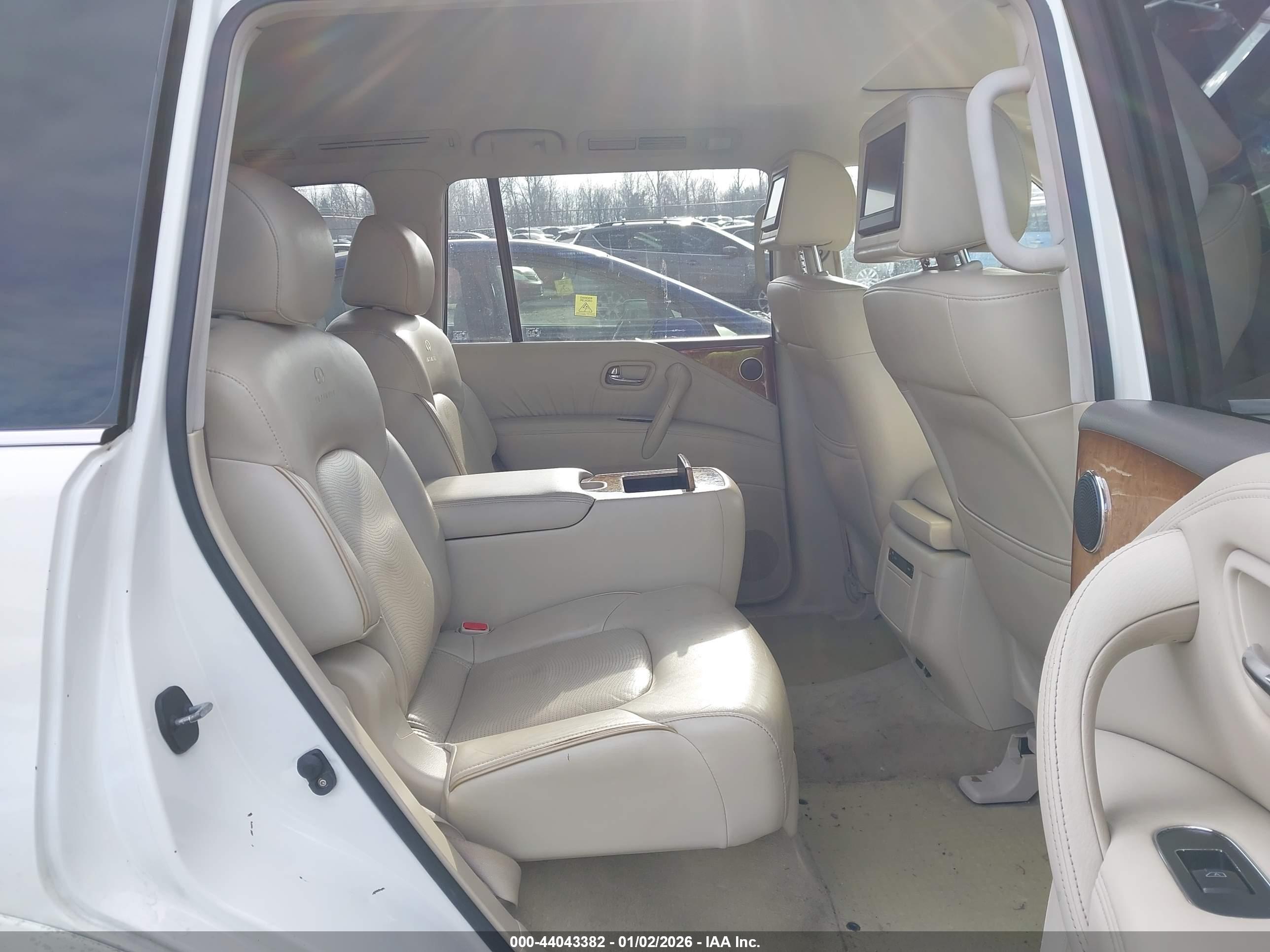 INFINITI QX56 image 8