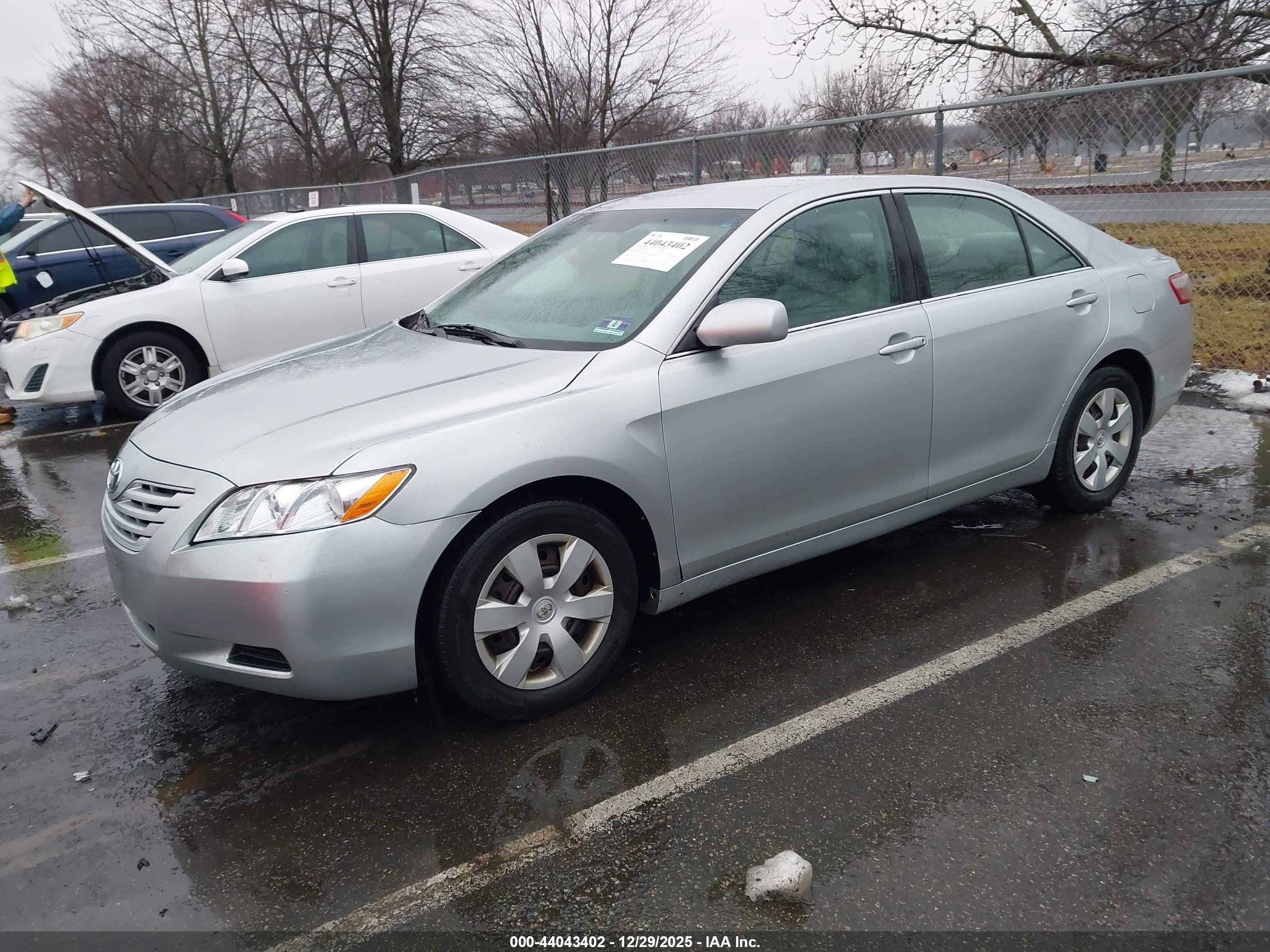 TOYOTA CAMRY image 2