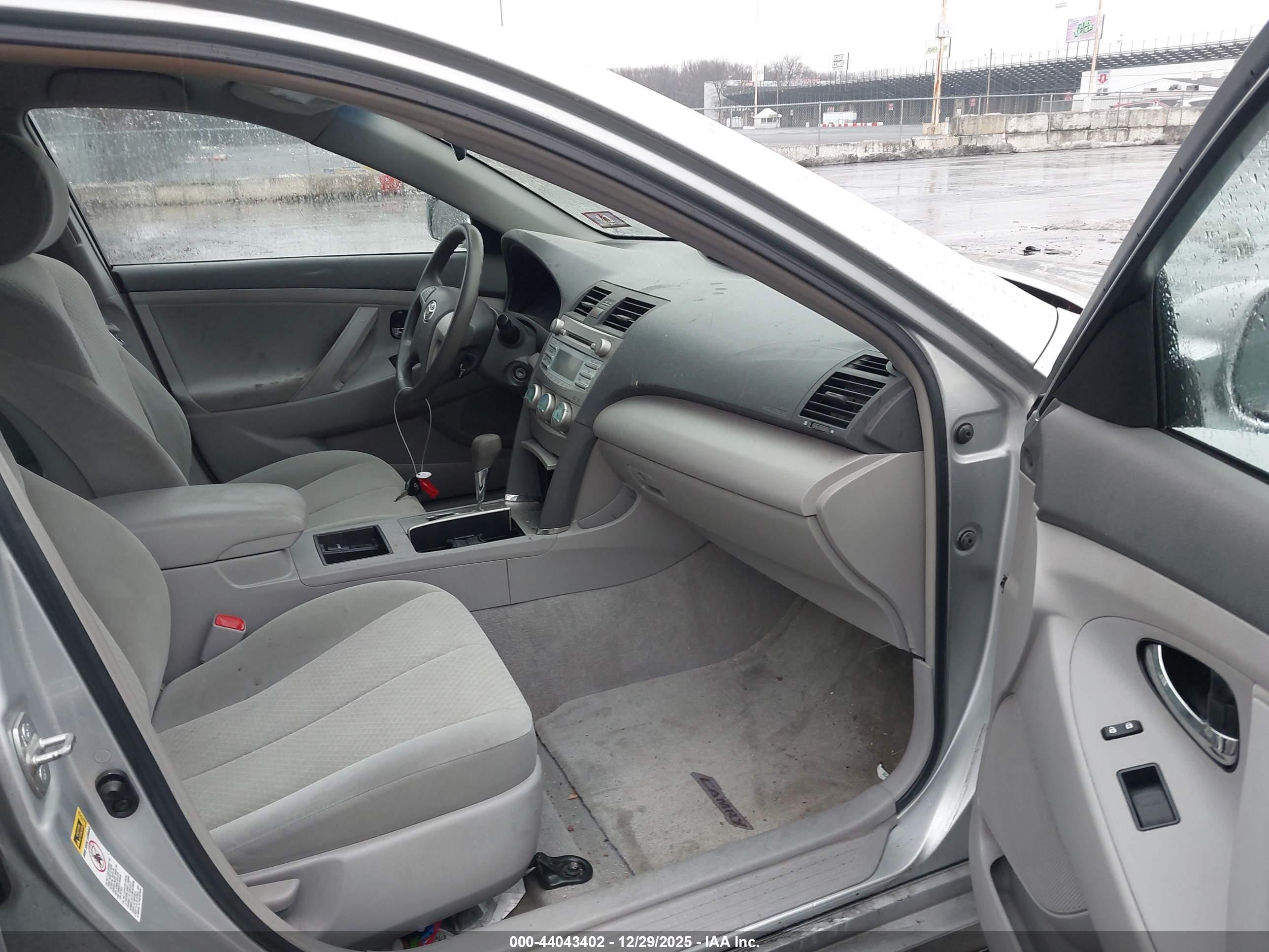 TOYOTA CAMRY image 5