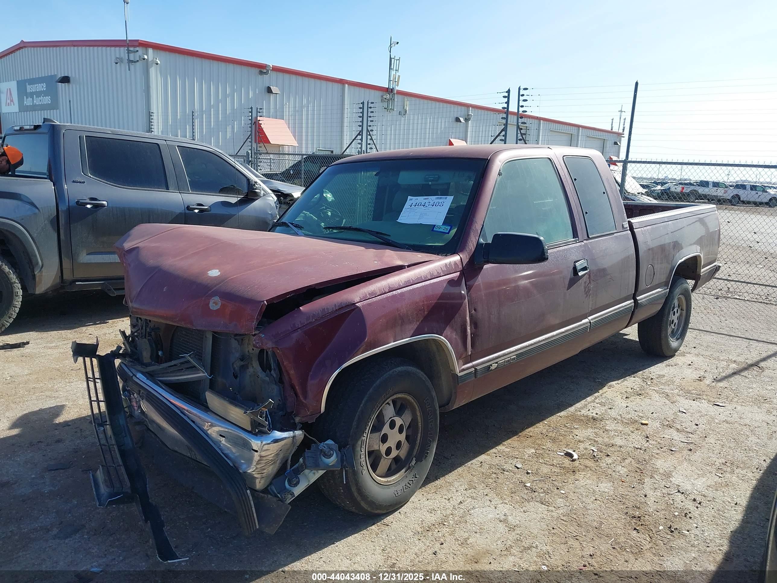 CHEVROLET GMT-400 image 2