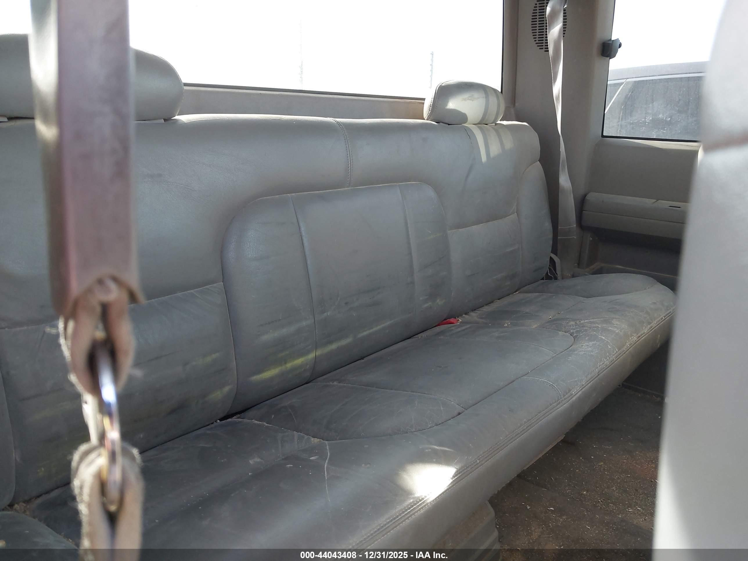 CHEVROLET GMT-400 image 8