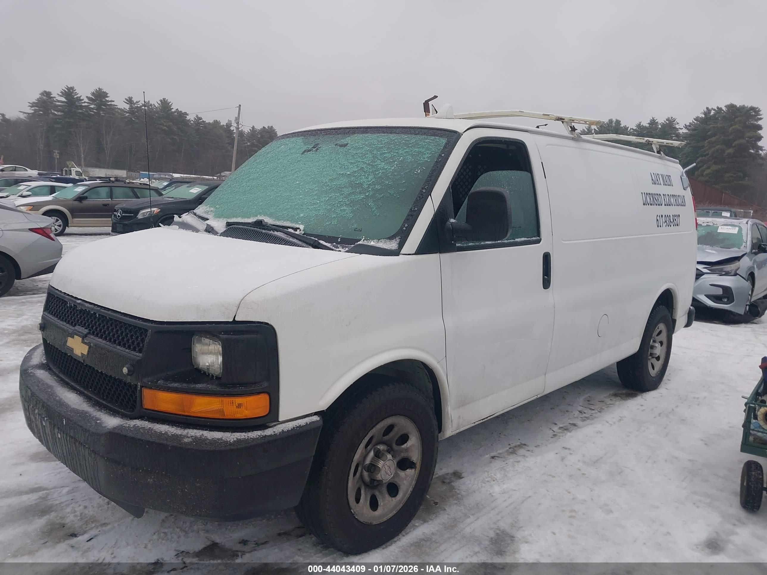 CHEVROLET EXPRESS image 2