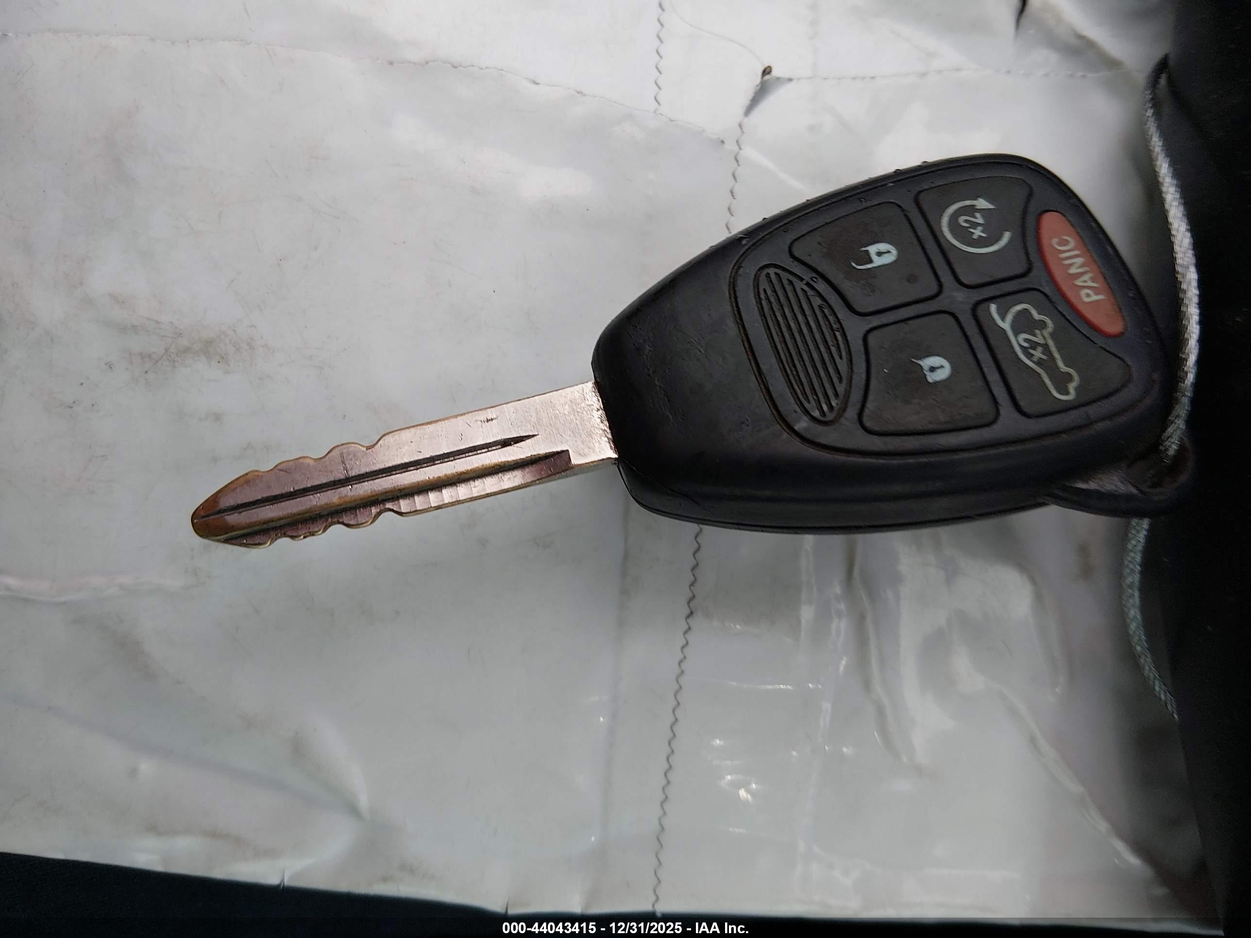 CHRYSLER 200 image 11