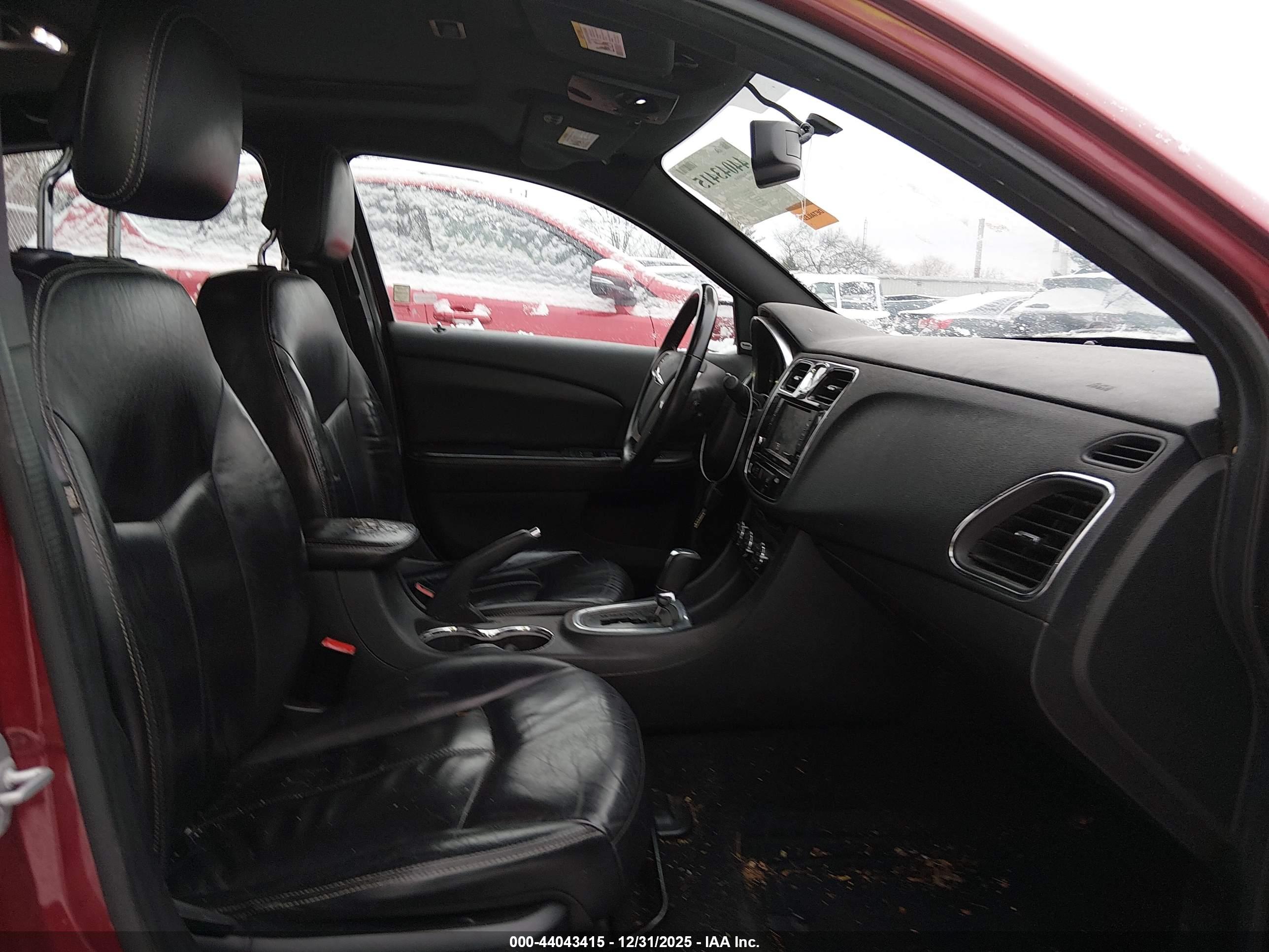 CHRYSLER 200 image 5