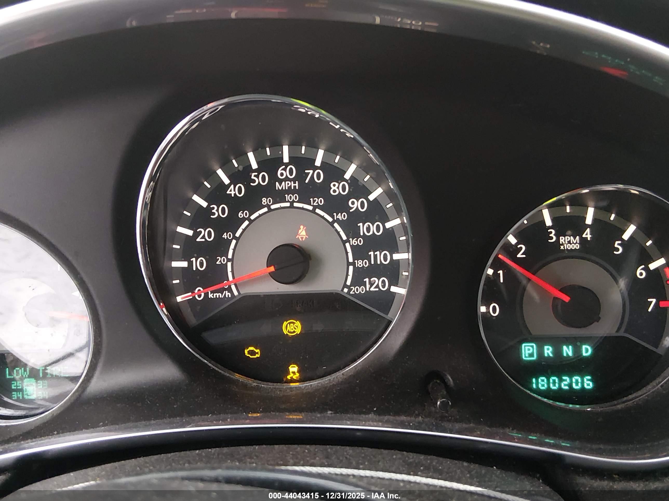 CHRYSLER 200 image 7