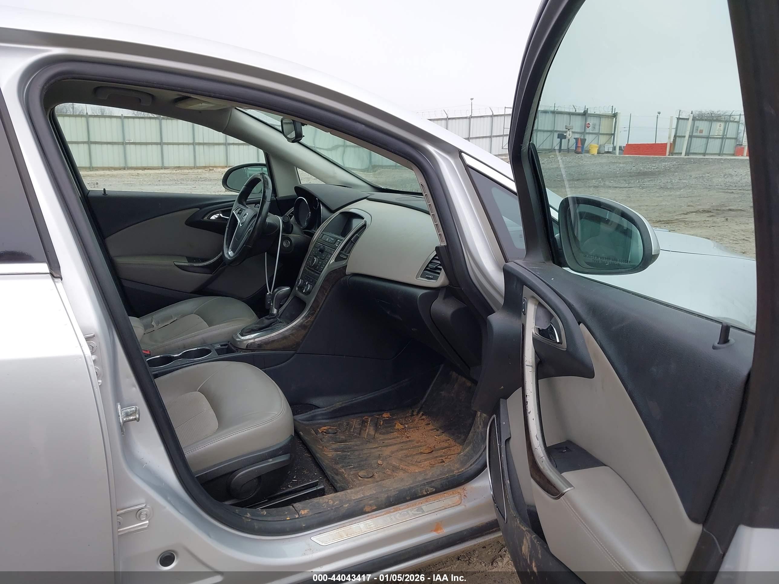 BUICK VERANO image 5
