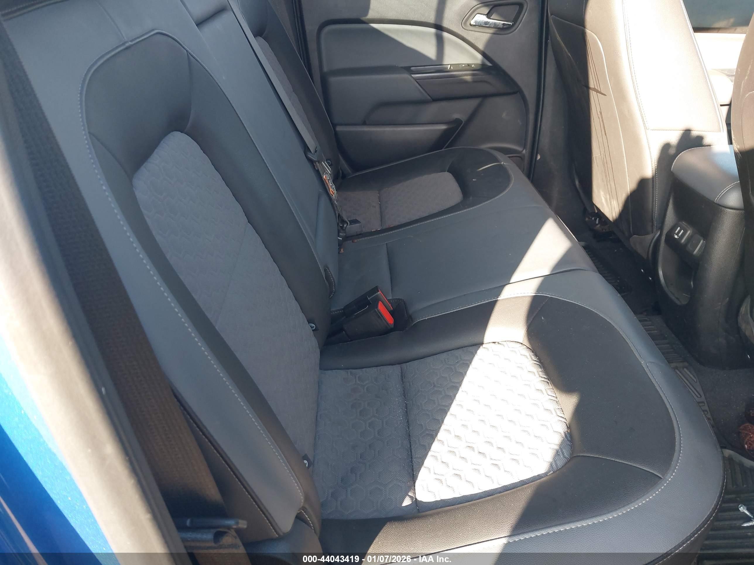 CHEVROLET COLORADO image 8