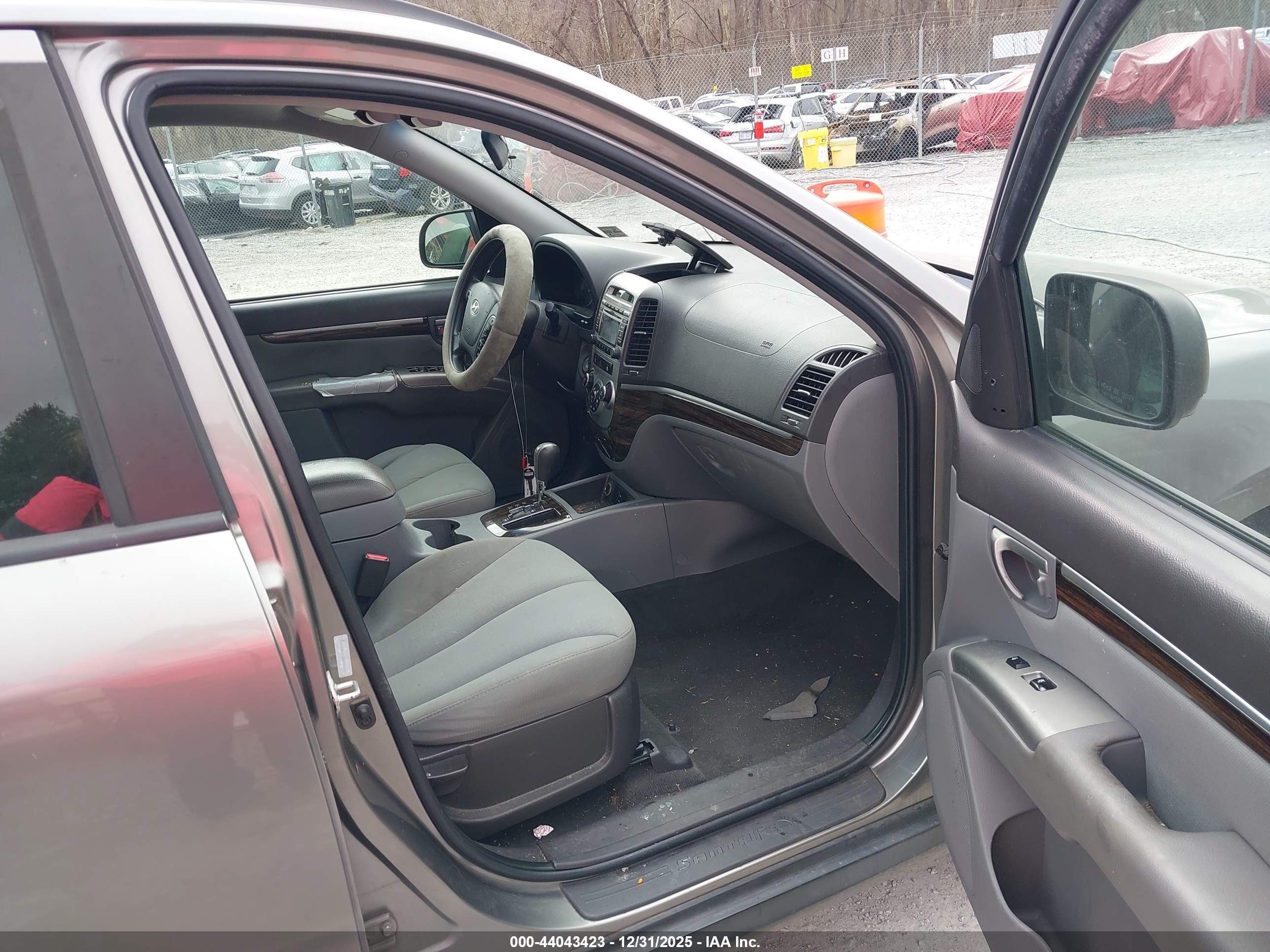 HYUNDAI SANTA image 5