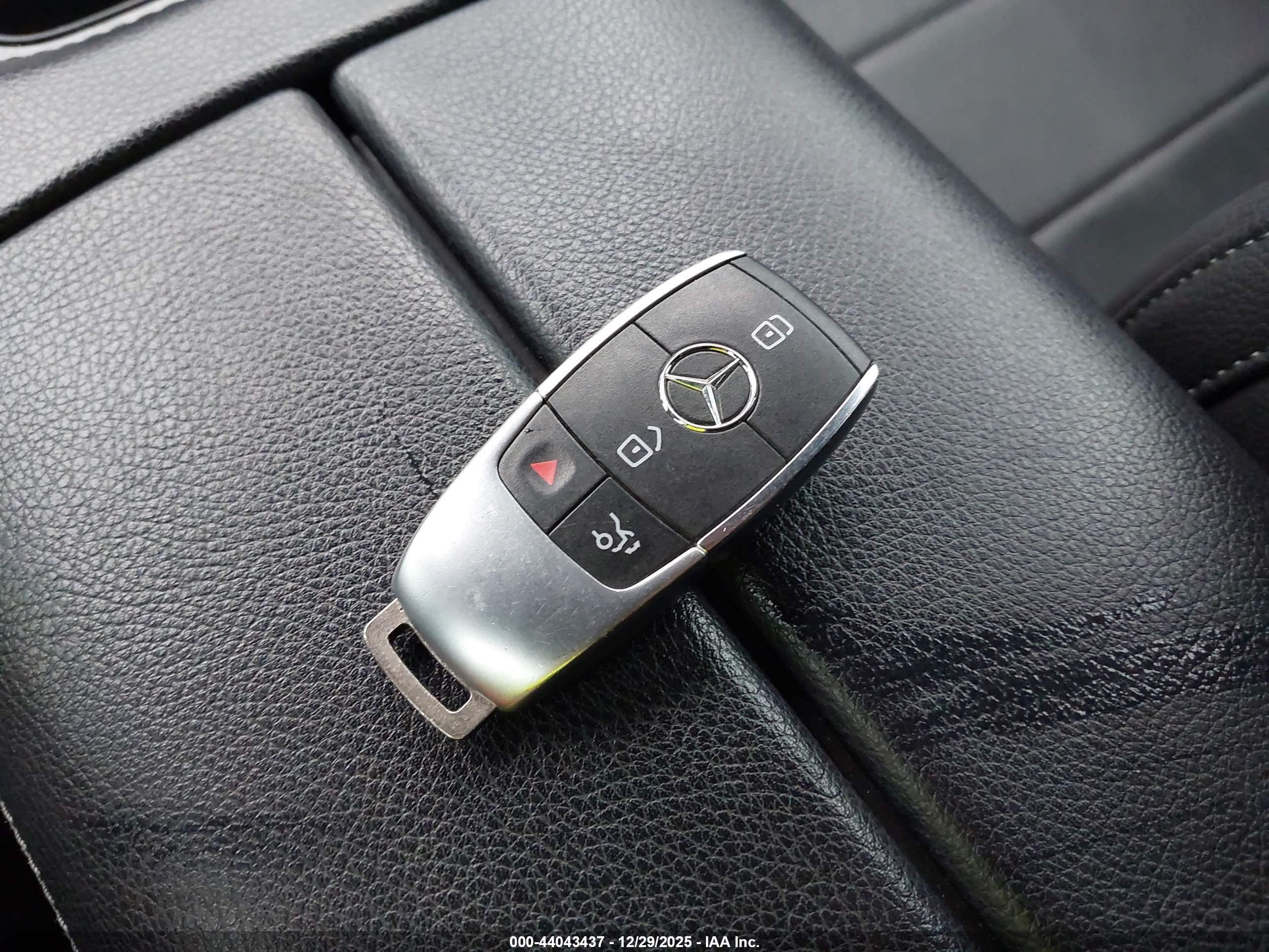 MERCEDES-BENZ GLE image 11