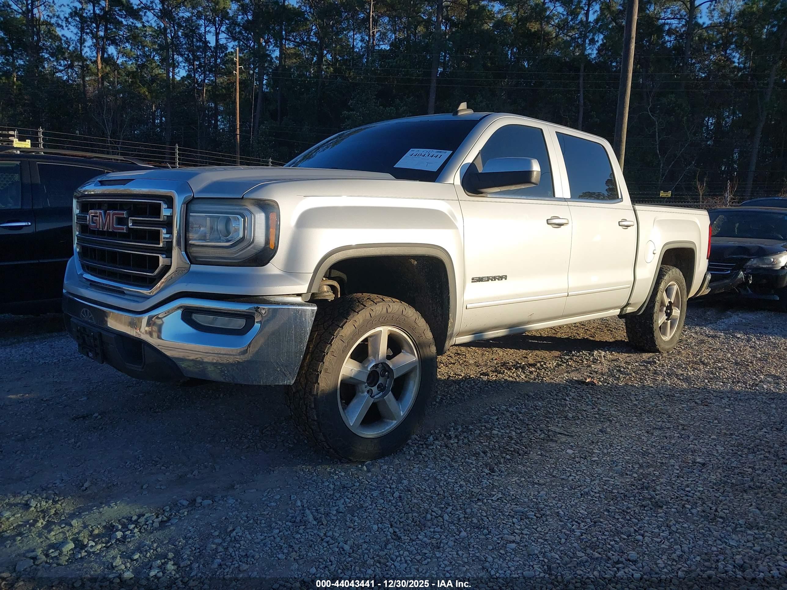GMC SIERRA image 2
