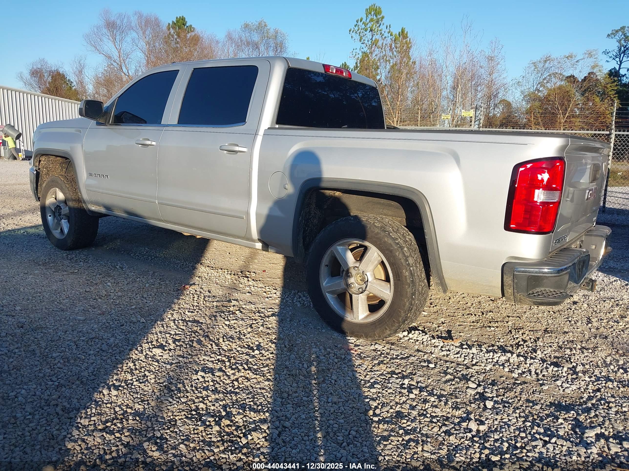 GMC SIERRA image 3