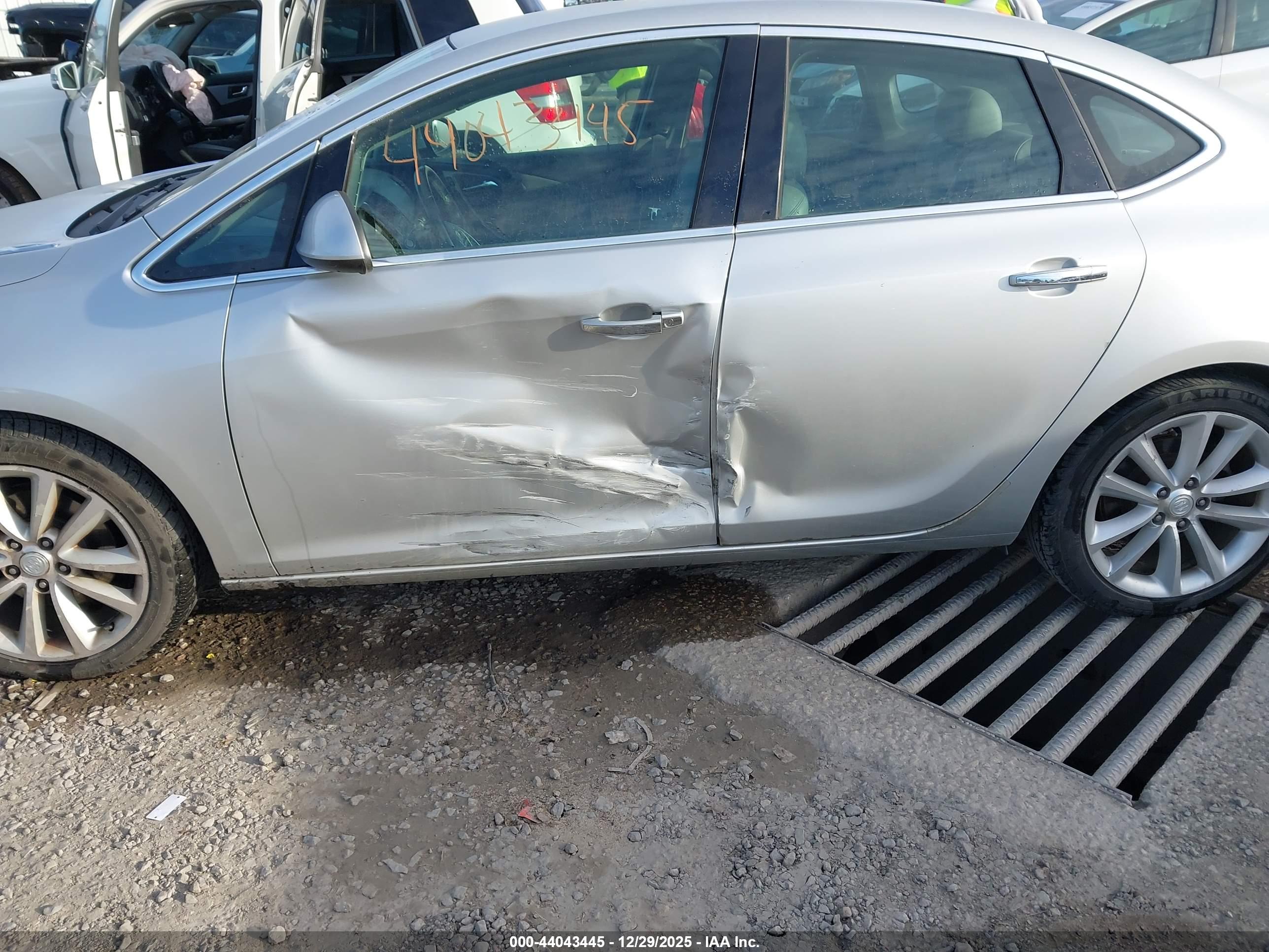 BUICK VERANO image 6