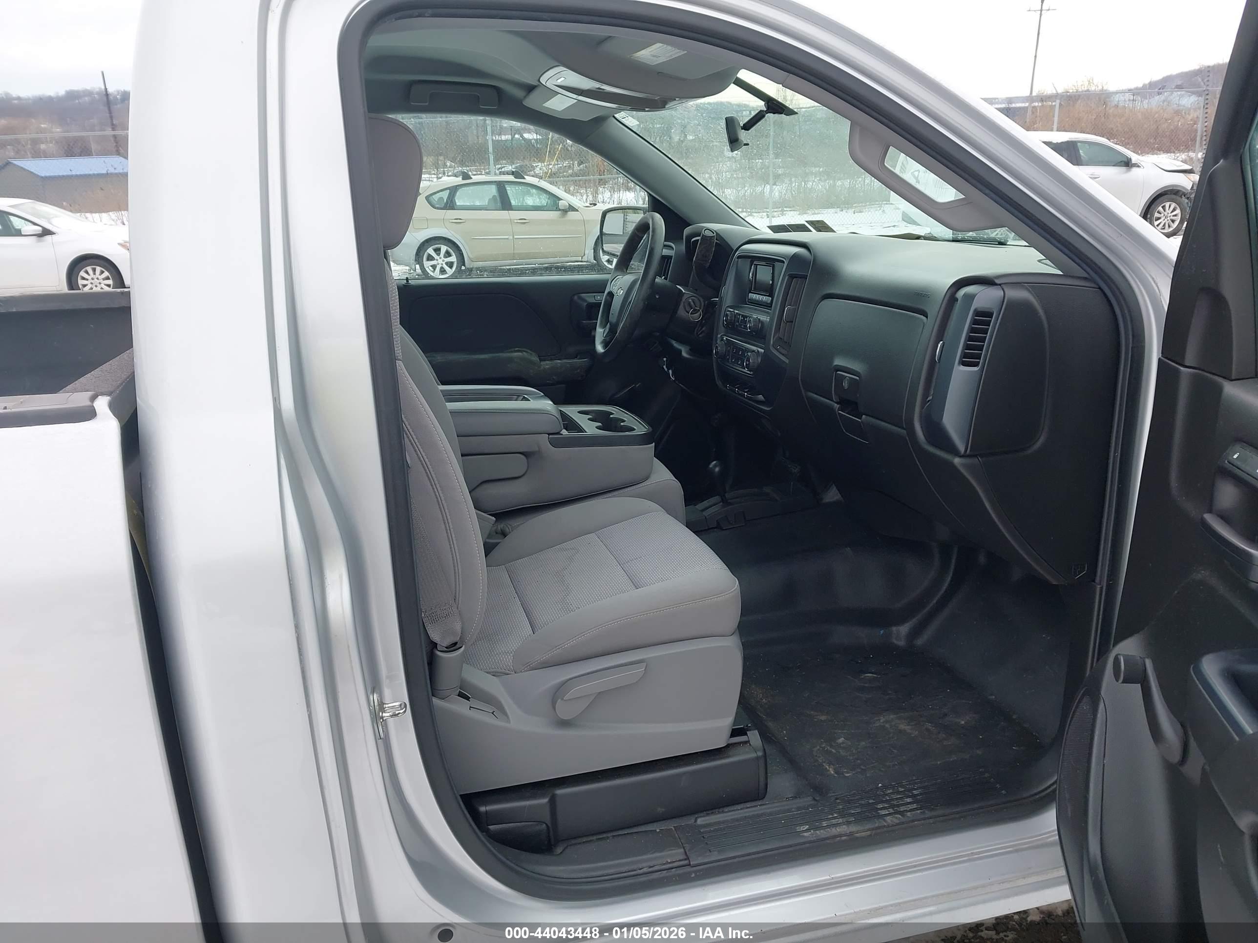 CHEVROLET SILVERADO image 5