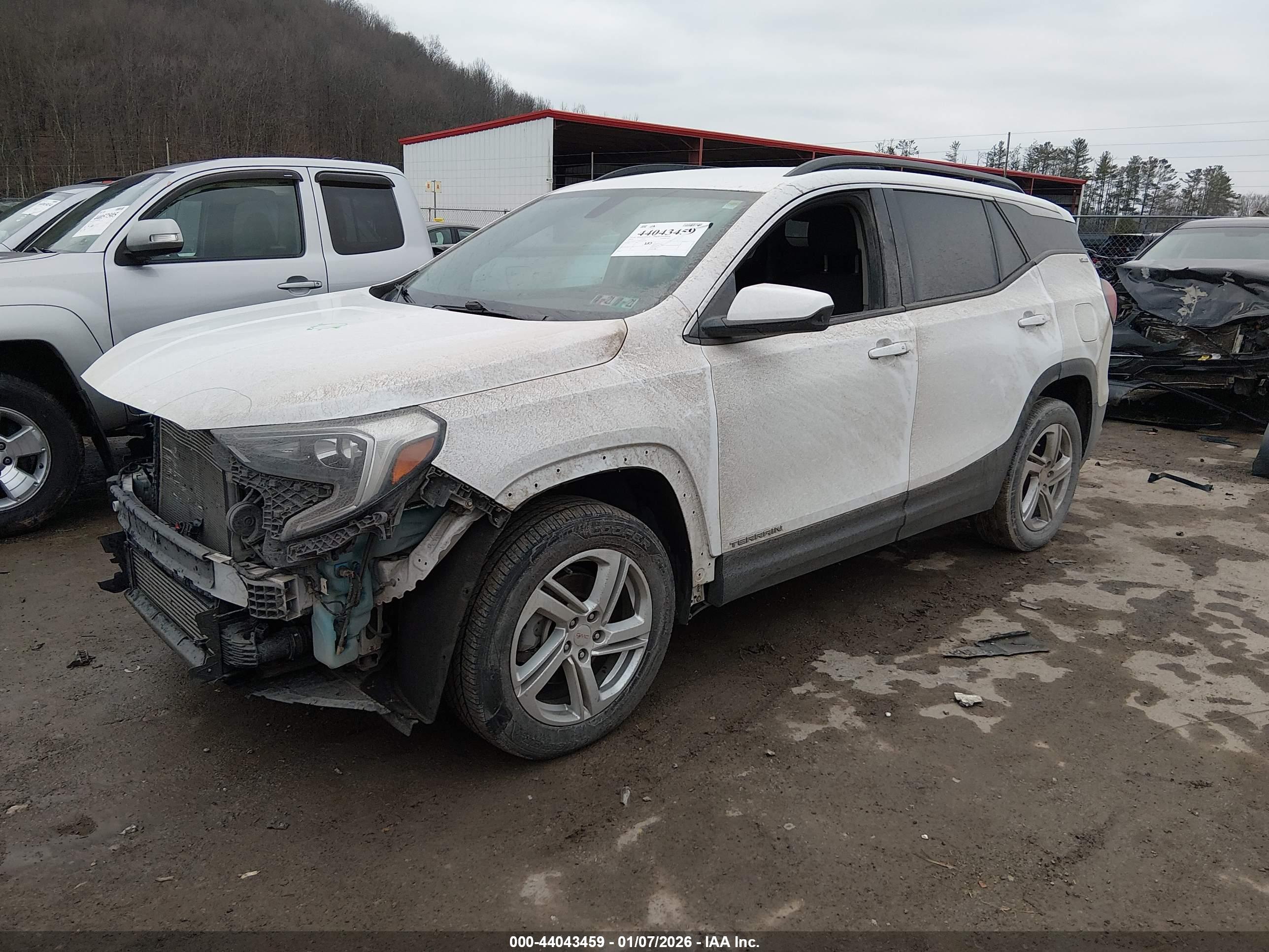 GMC TERRAIN image 2