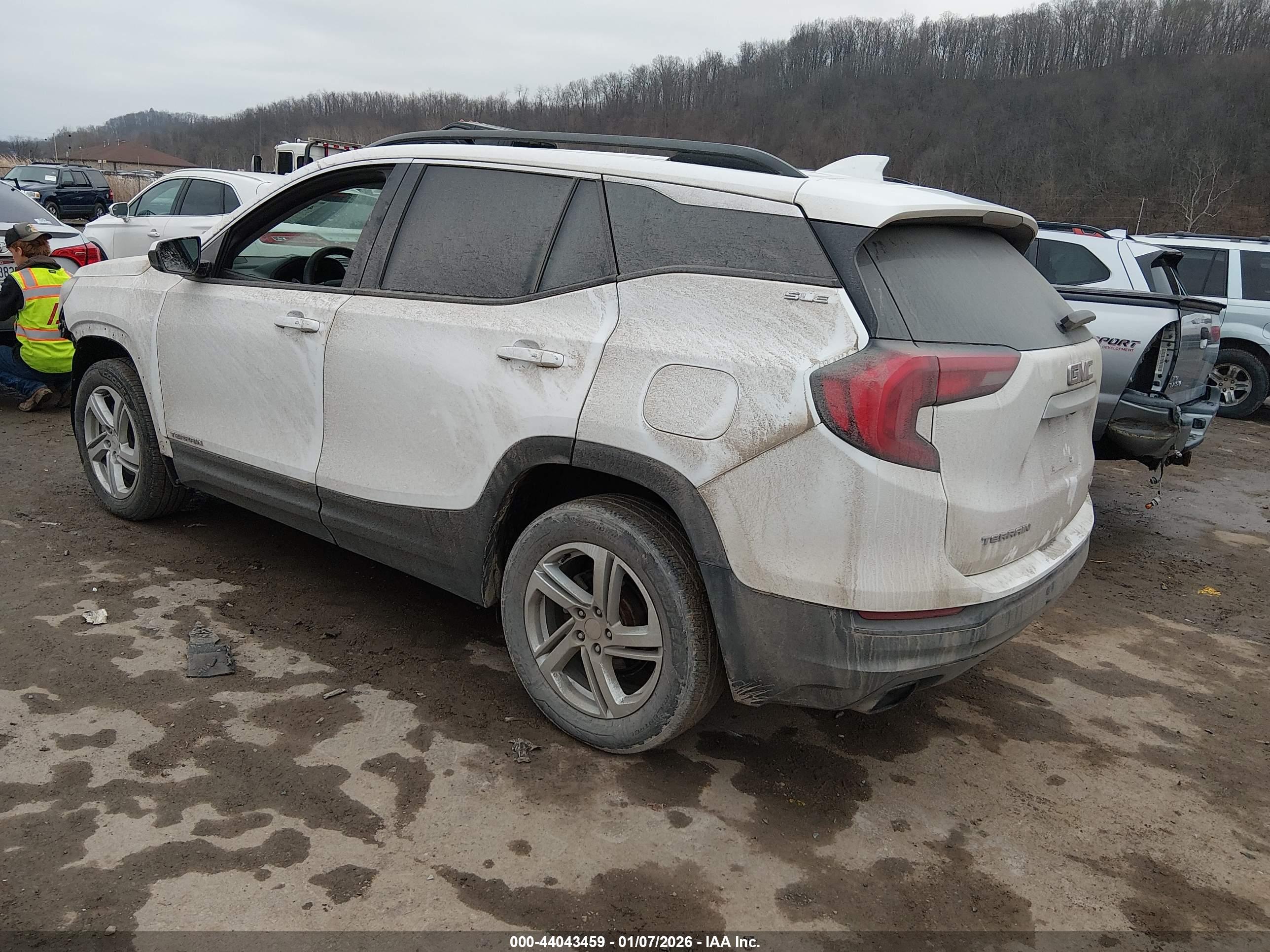 GMC TERRAIN image 3