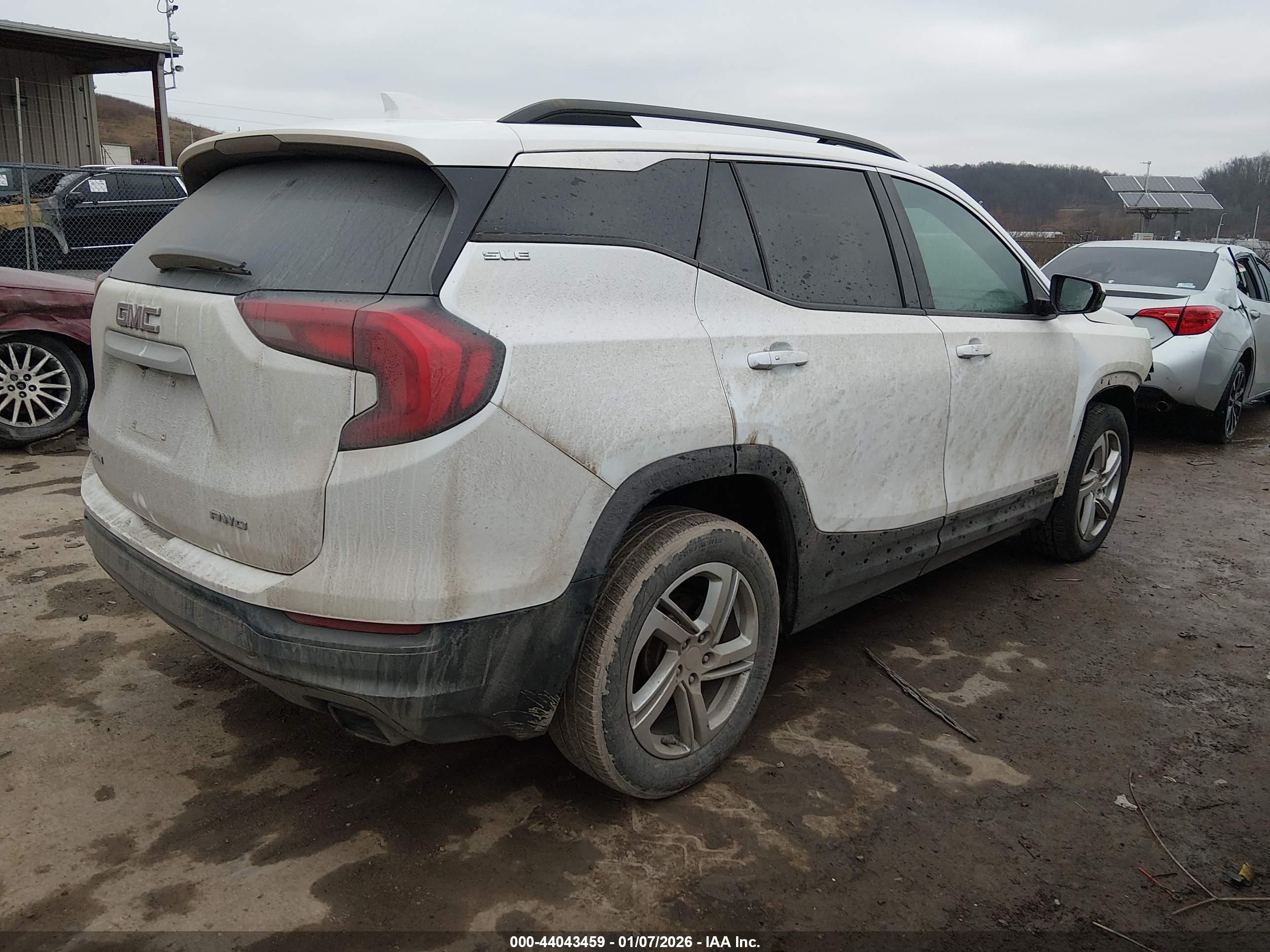 GMC TERRAIN image 4