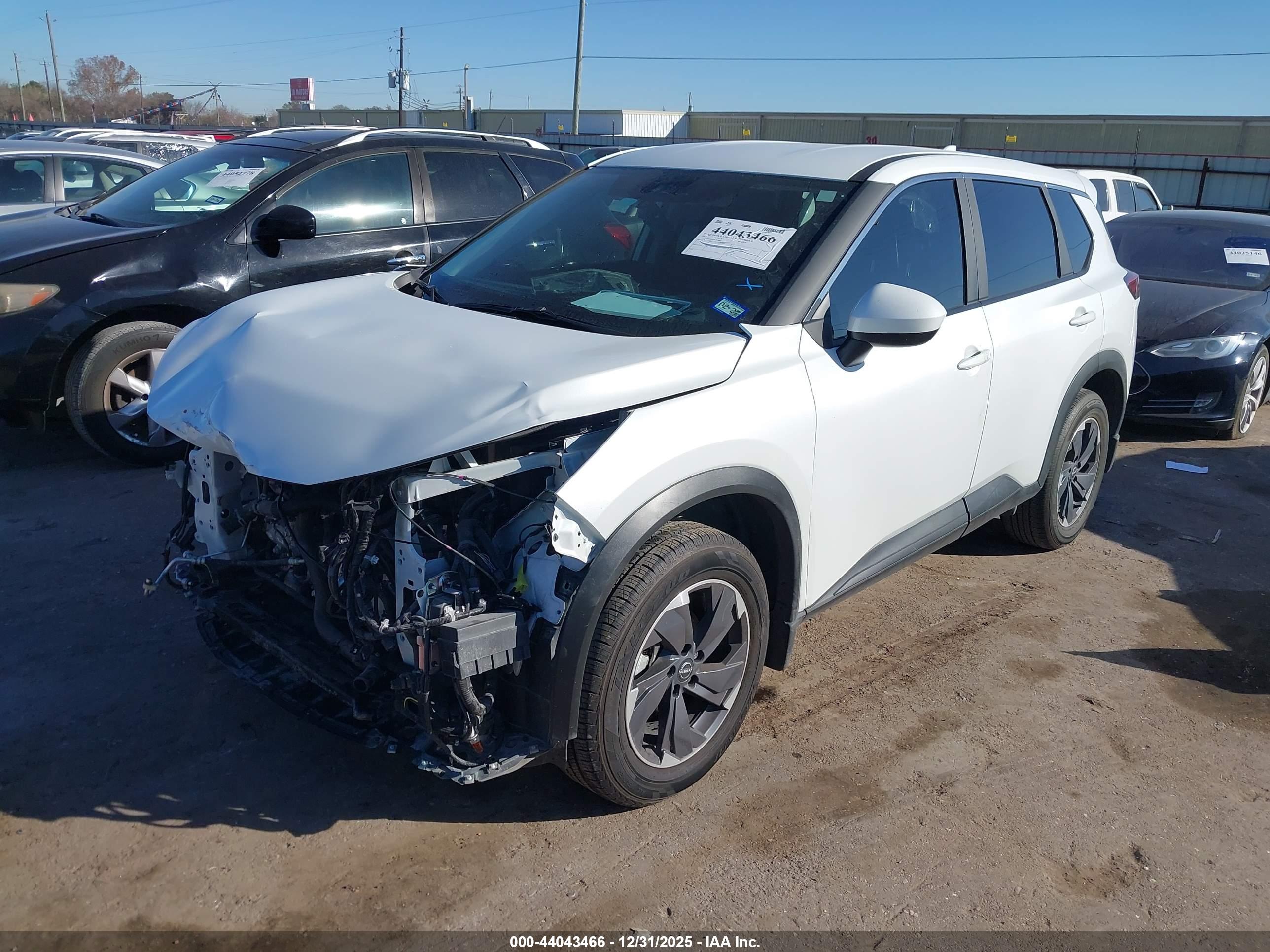 NISSAN ROGUE image 2
