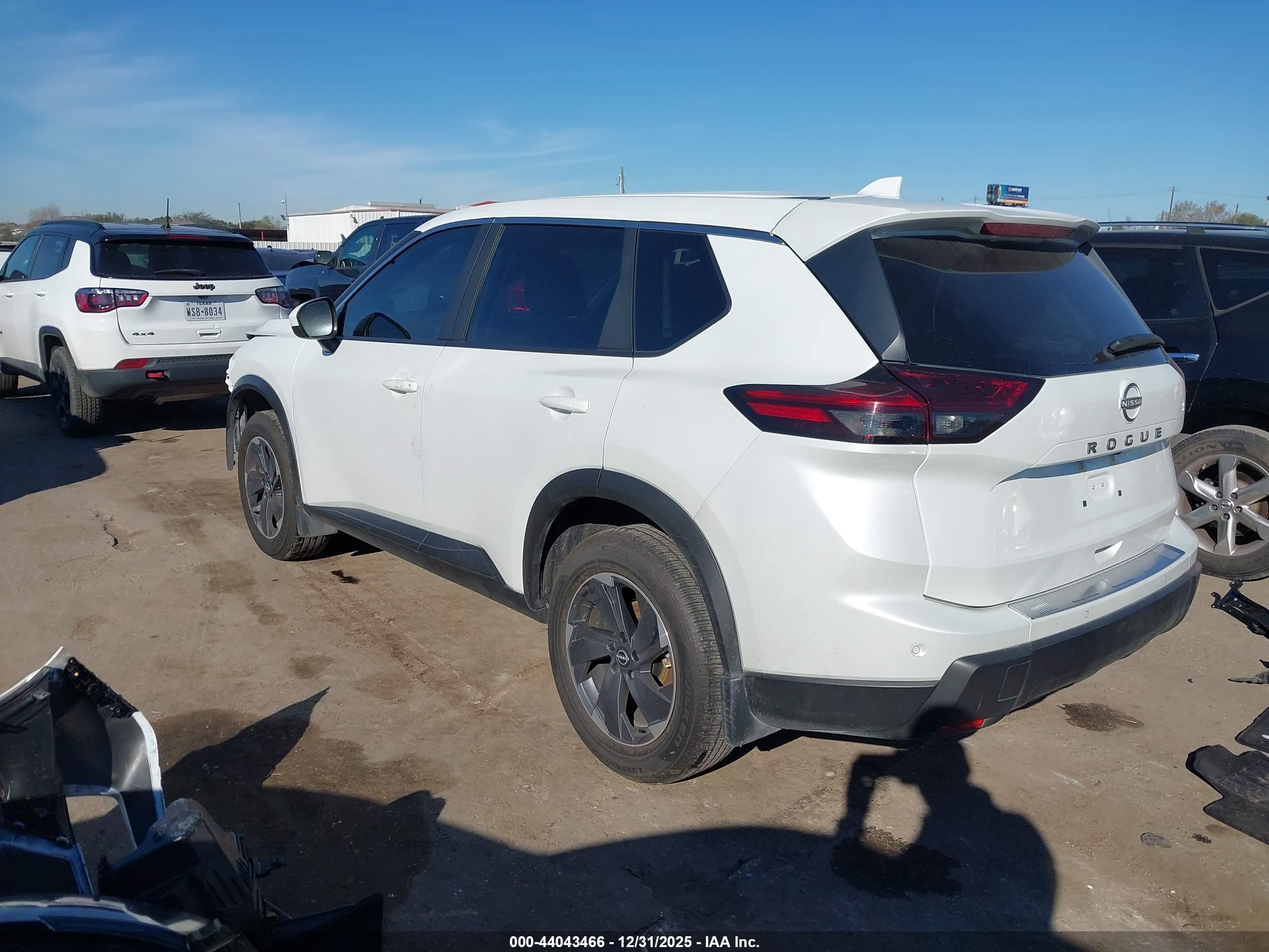 NISSAN ROGUE image 3