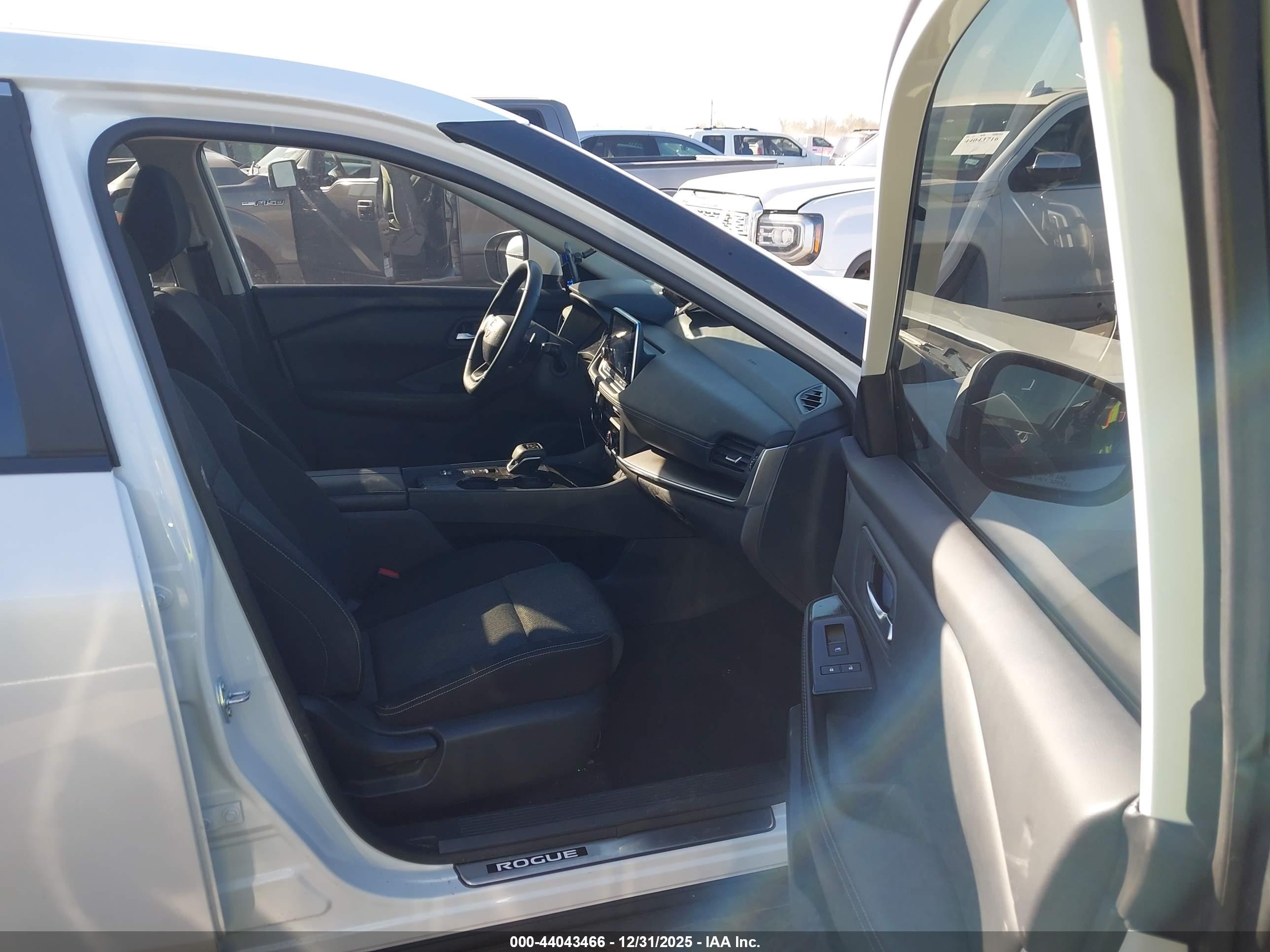 NISSAN ROGUE image 5