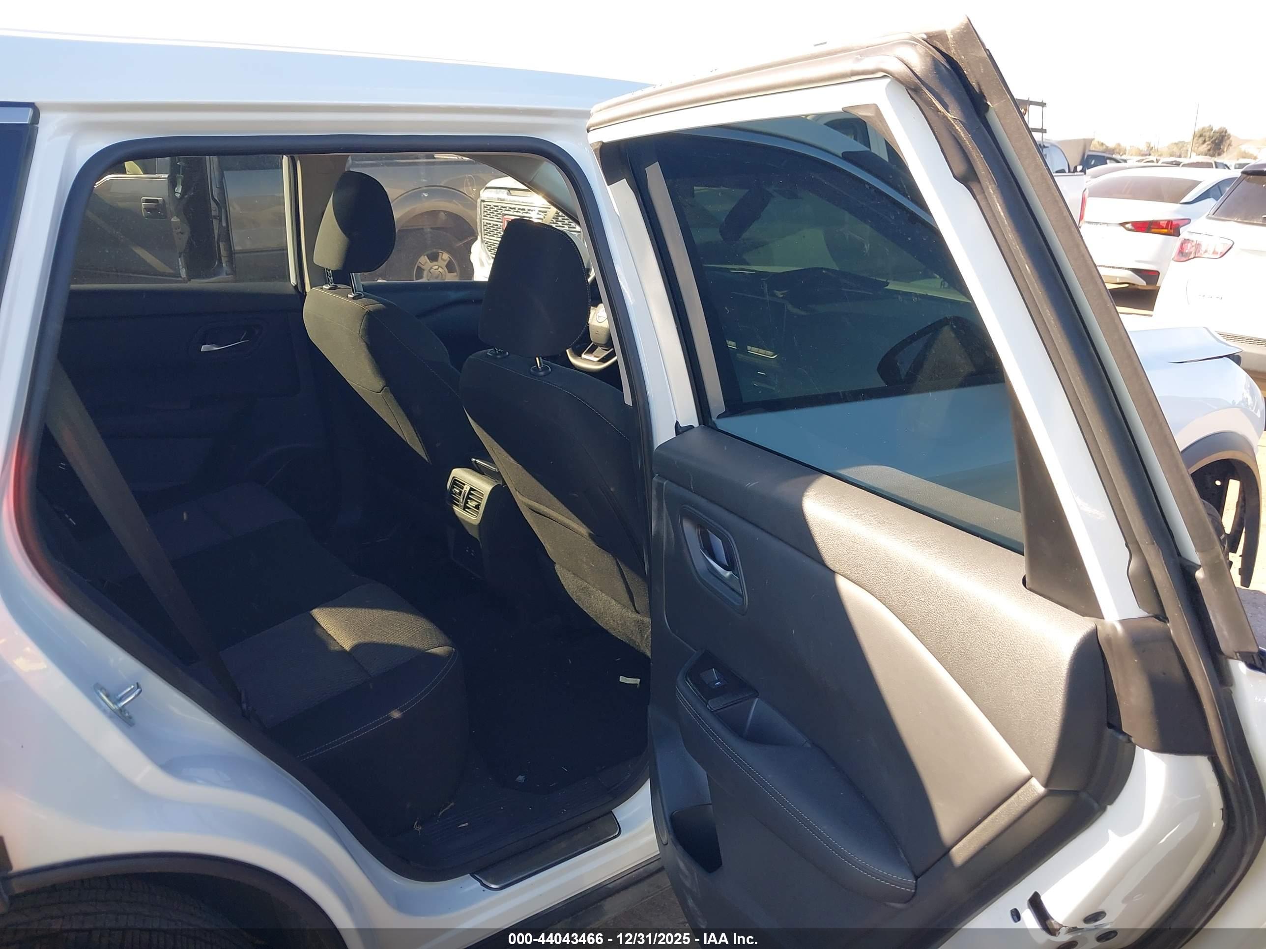 NISSAN ROGUE image 8