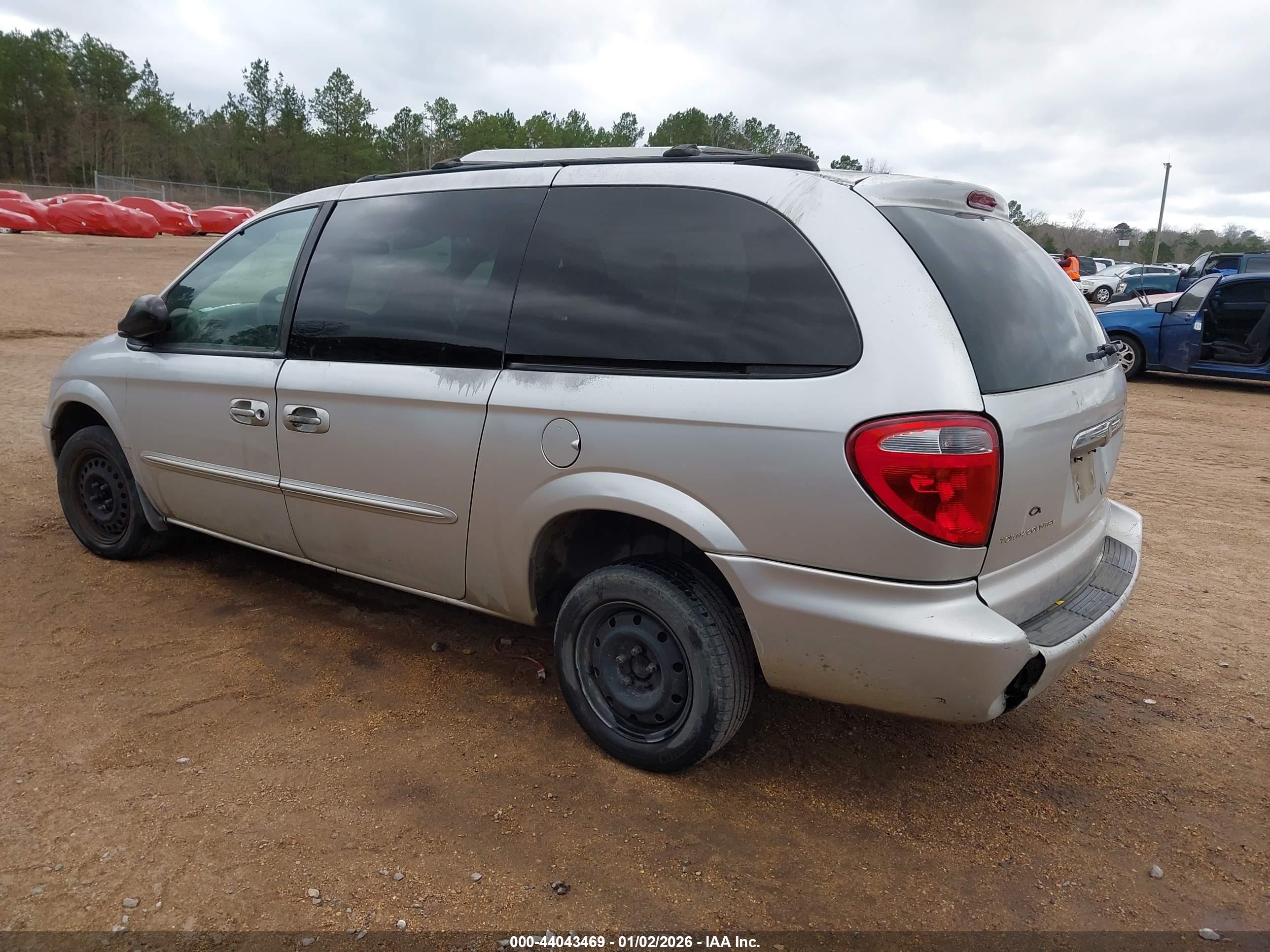 CHRYSLER TOWN image 3