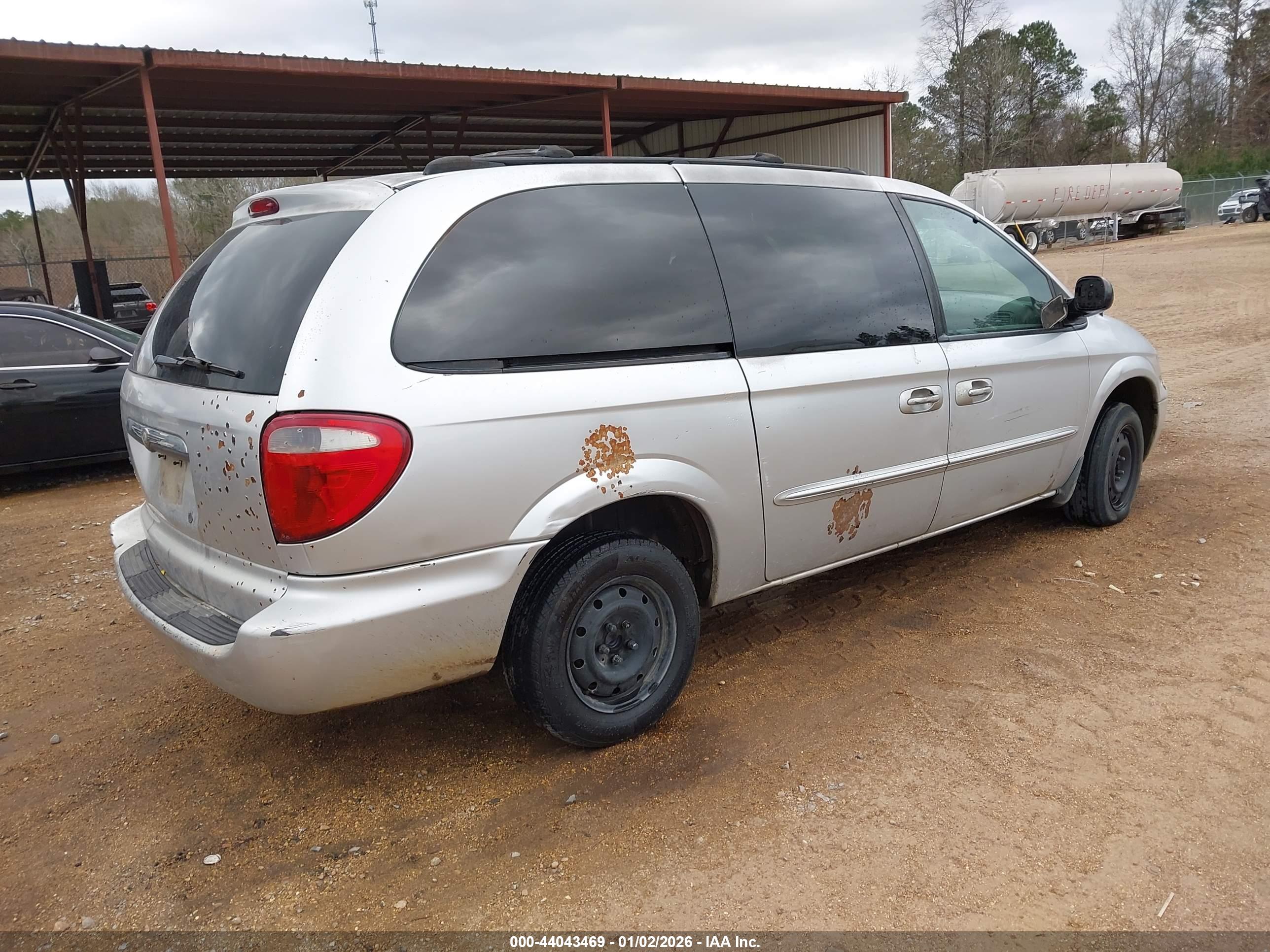 CHRYSLER TOWN image 4