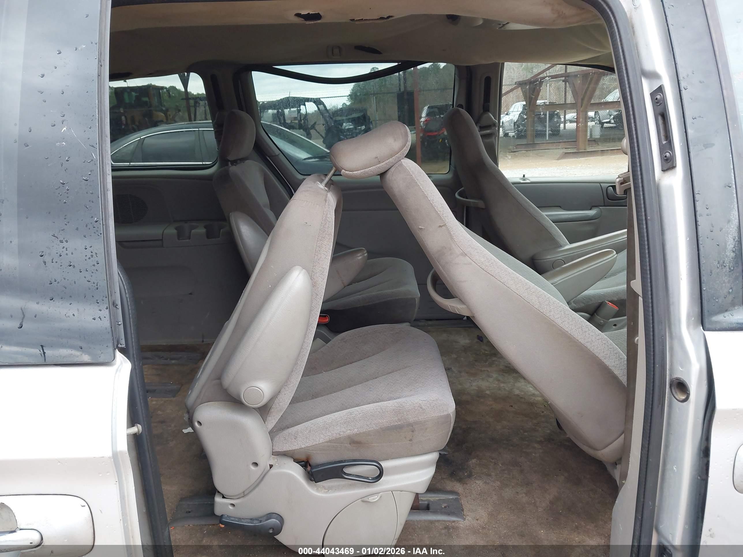 CHRYSLER TOWN image 8