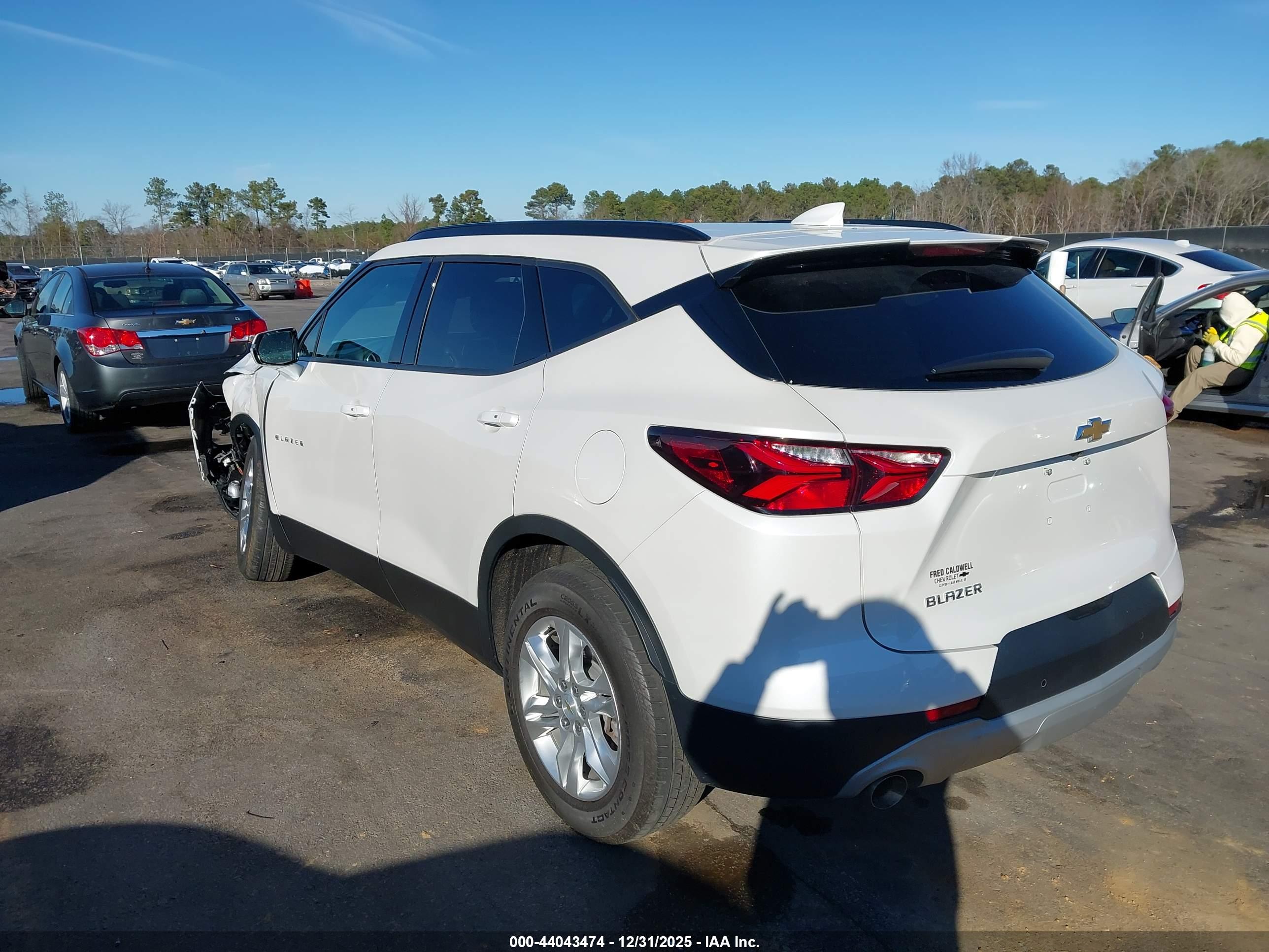 CHEVROLET BLAZER image 3